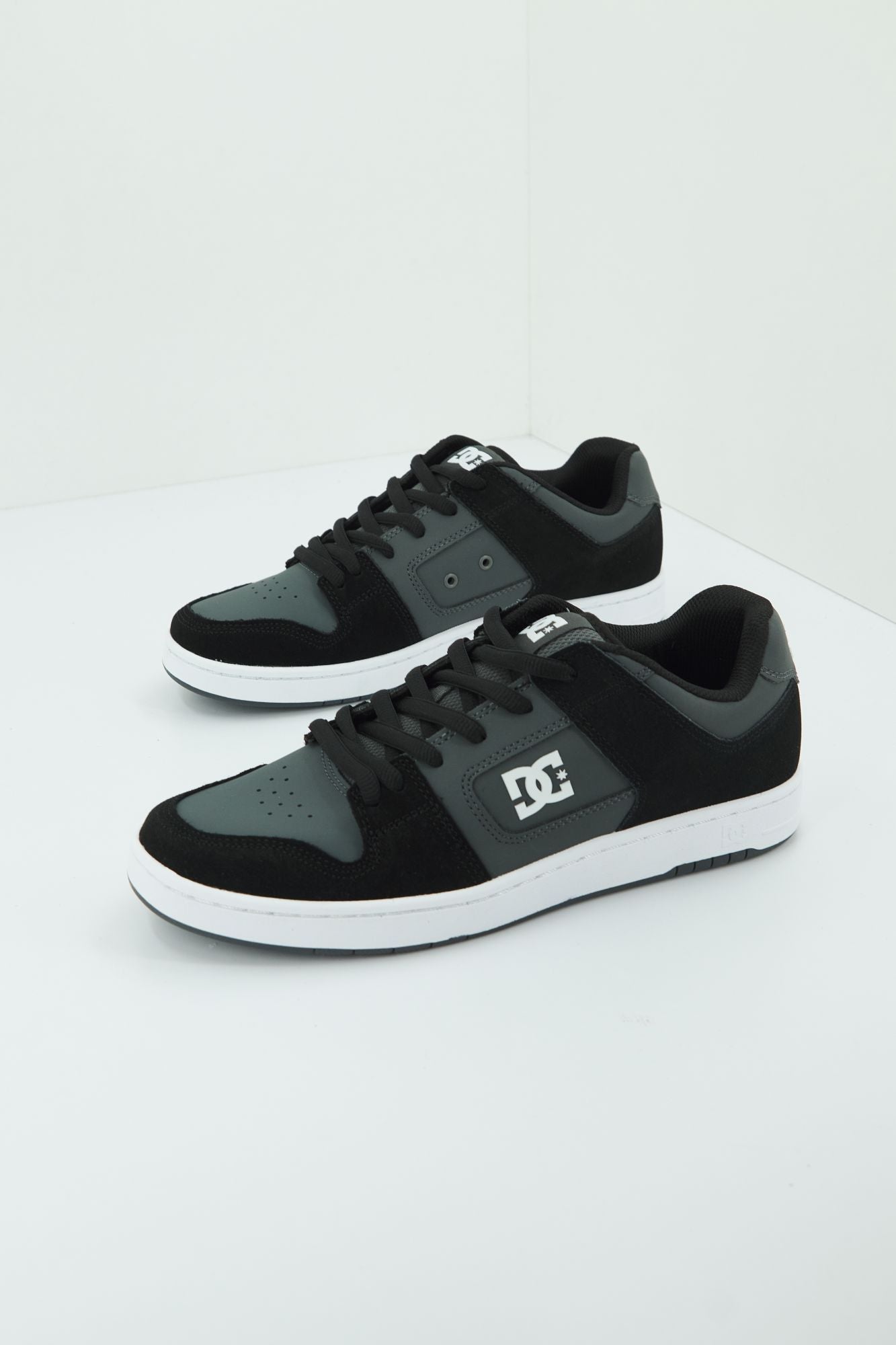 DC MANTECA 4 M SHOE en color GRIS (1)