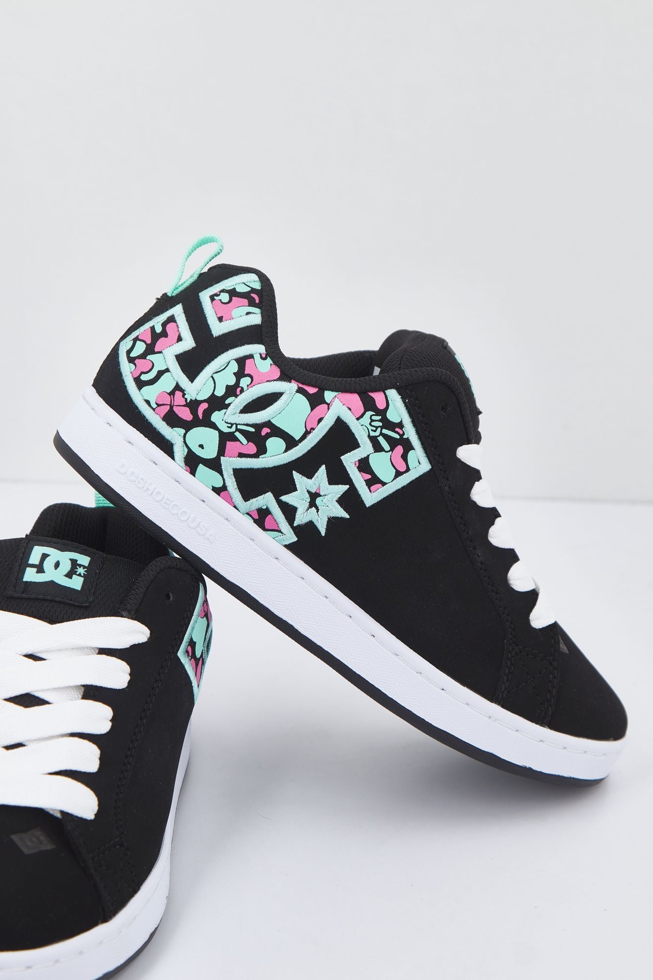 DC COURT GRAFFIK en color NEGRO (2)