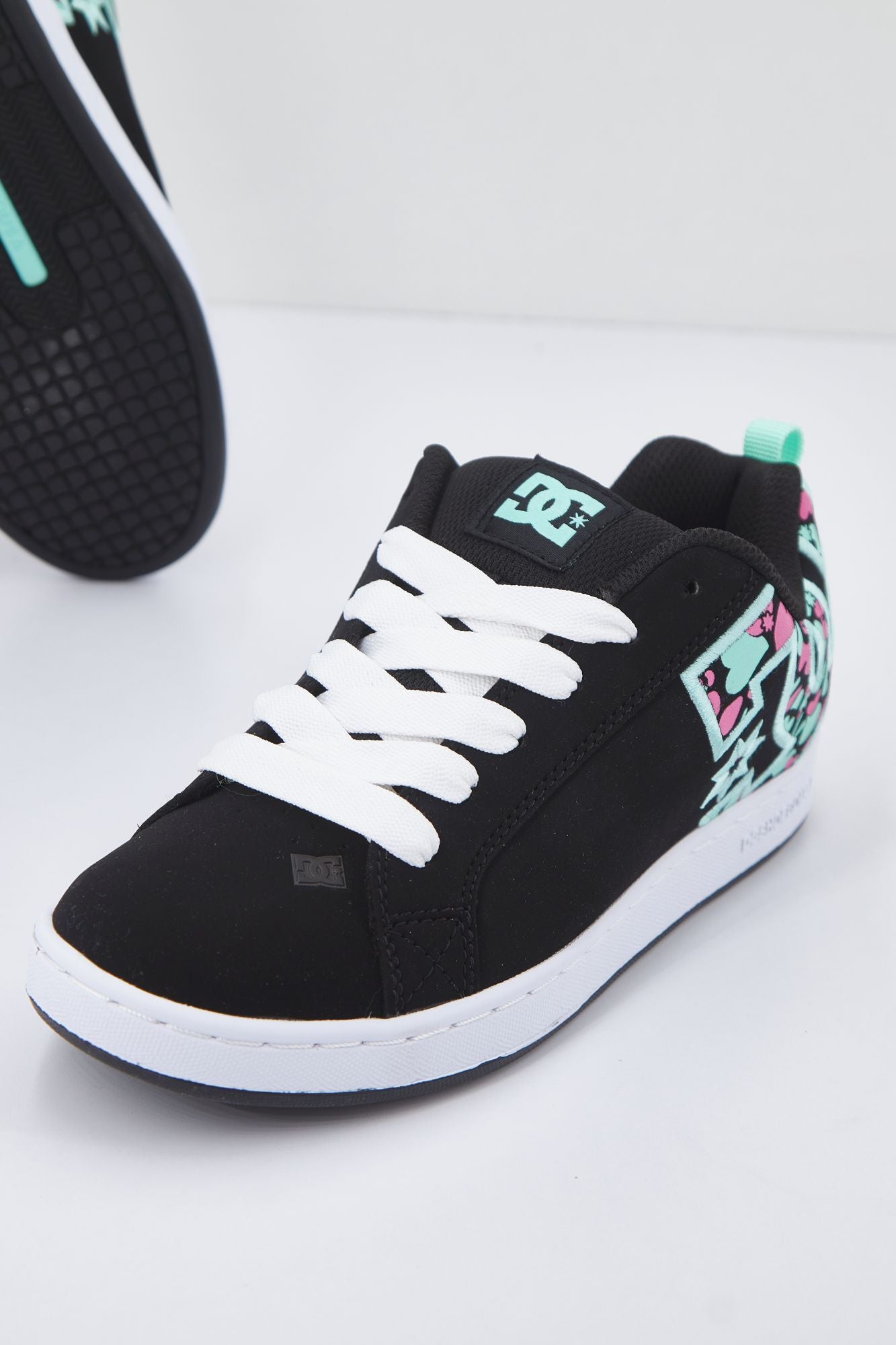 DC COURT GRAFFIK en color NEGRO (3)