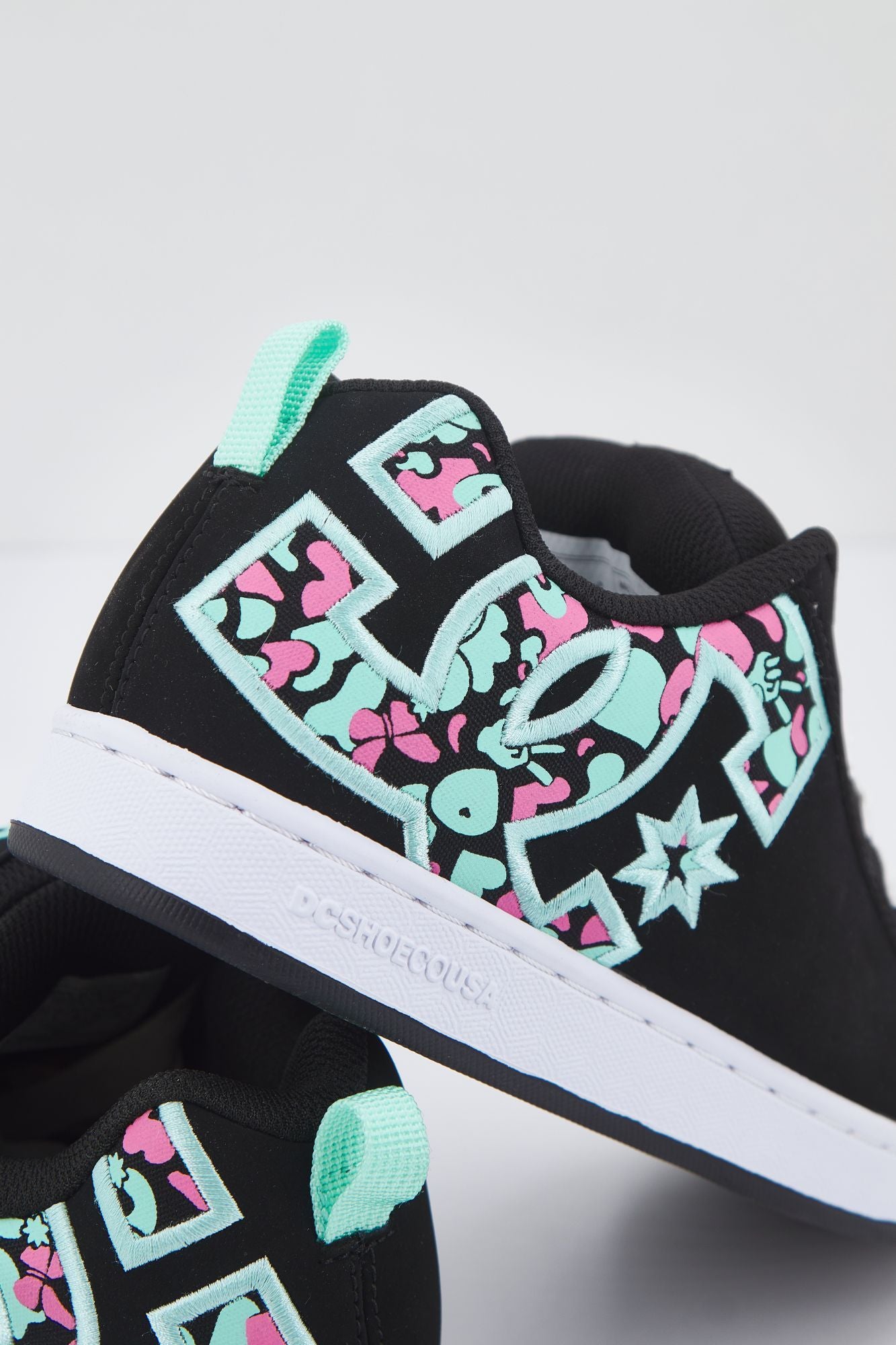 DC COURT GRAFFIK en color NEGRO (4)