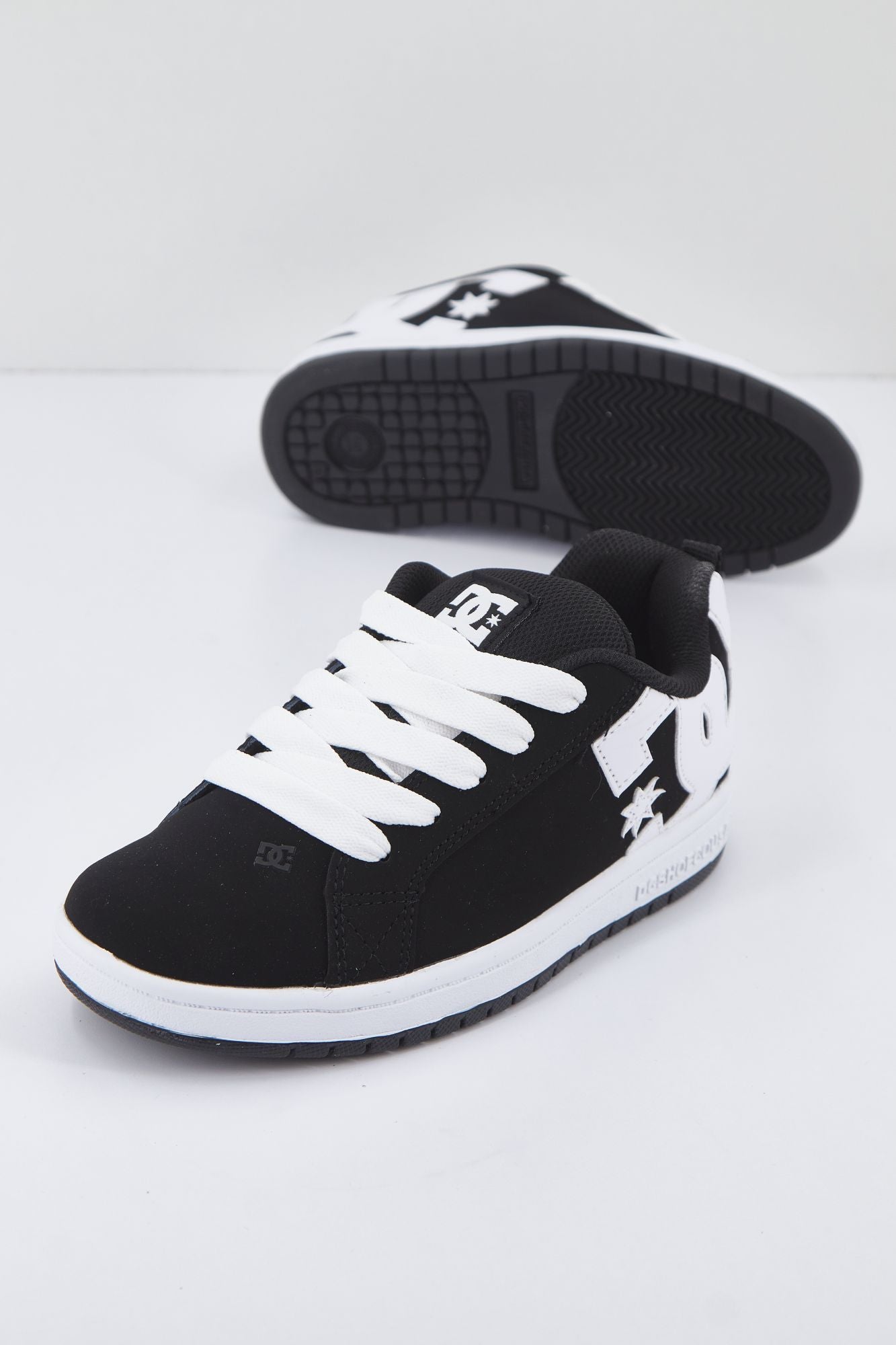 DC COURT GRAFFIK en color NEGRO (3)