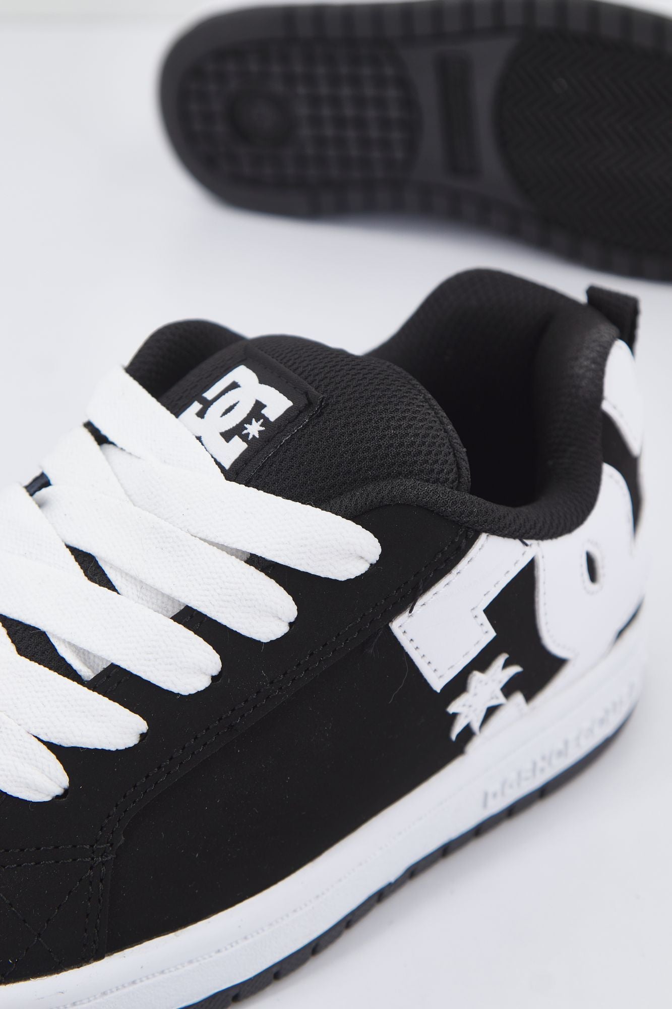 DC COURT GRAFFIK en color NEGRO (4)