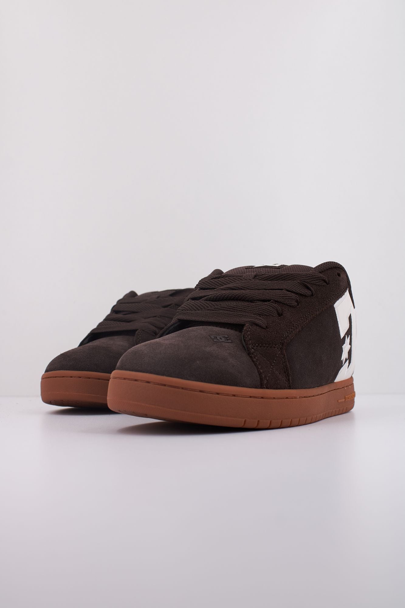 DC COURT GRAFFIK en color MARRON (2)