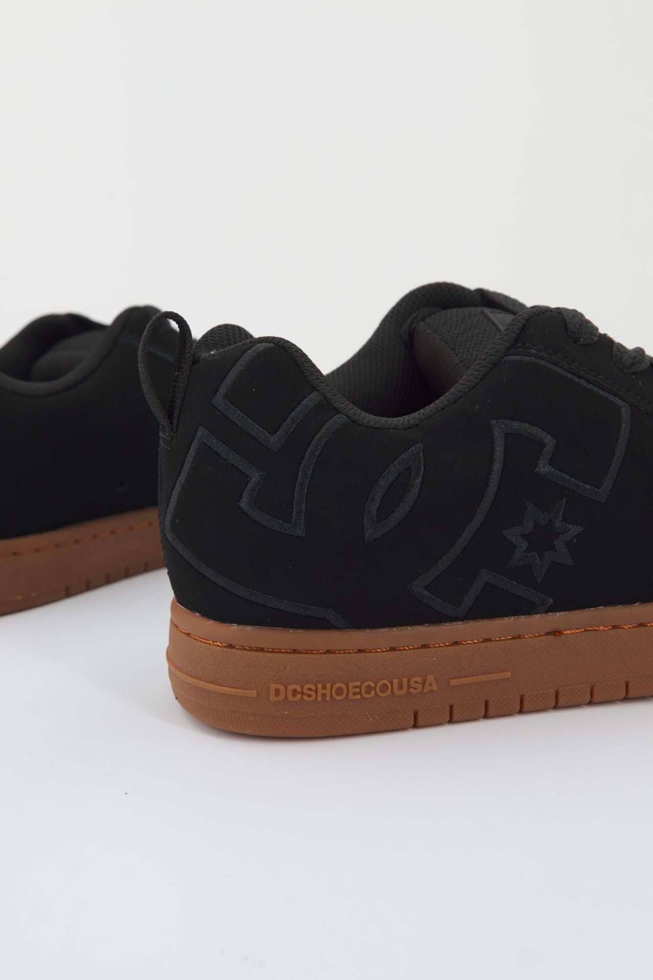 DC COURT GRAFFIK en color NEGRO (3)