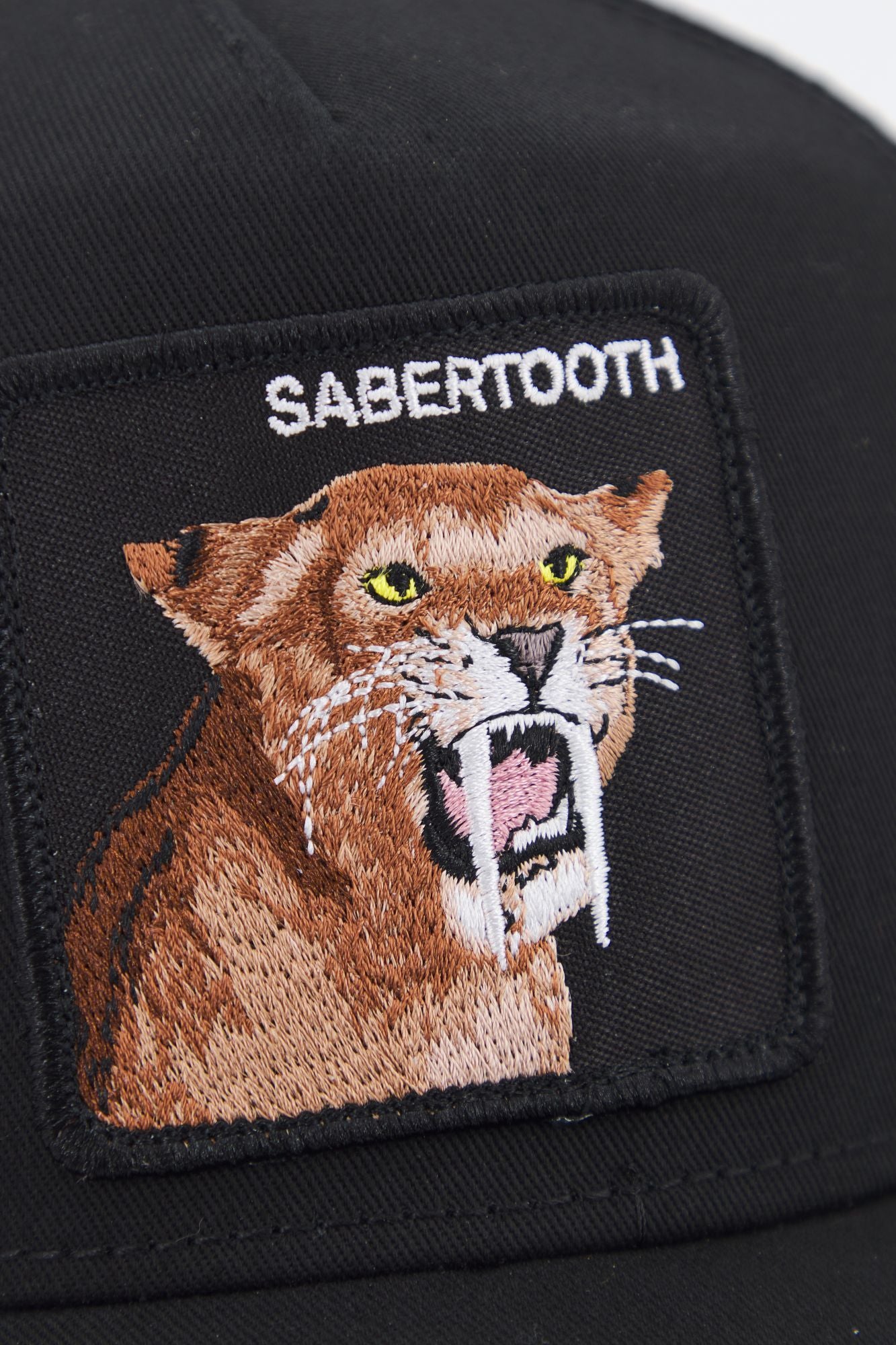 GOORIN BROS THE SABERTOOTH TIGER en color NEGRO (4)