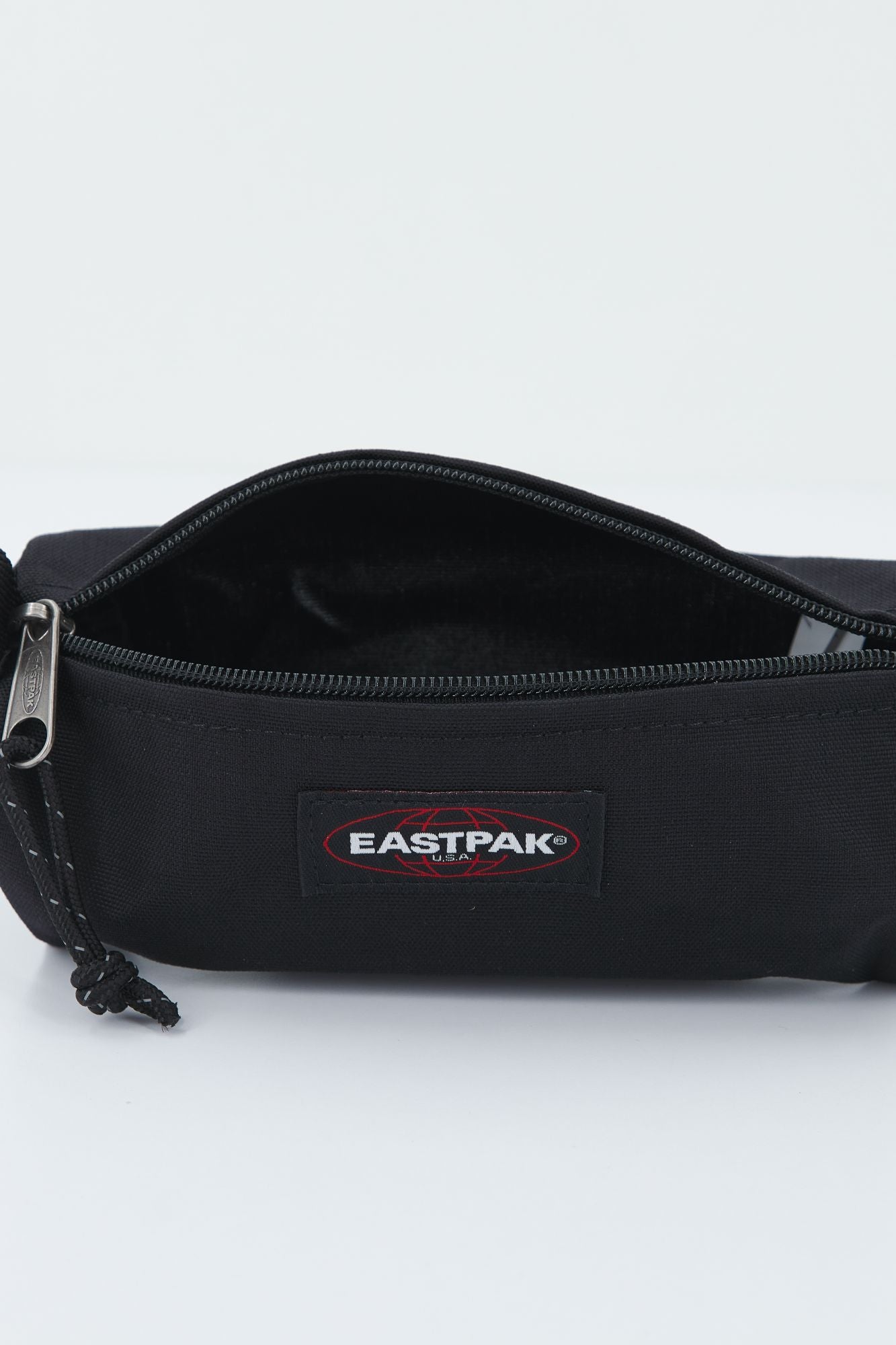 EASTPAK BENCHMARK SINGLE en color NEGRO (4)