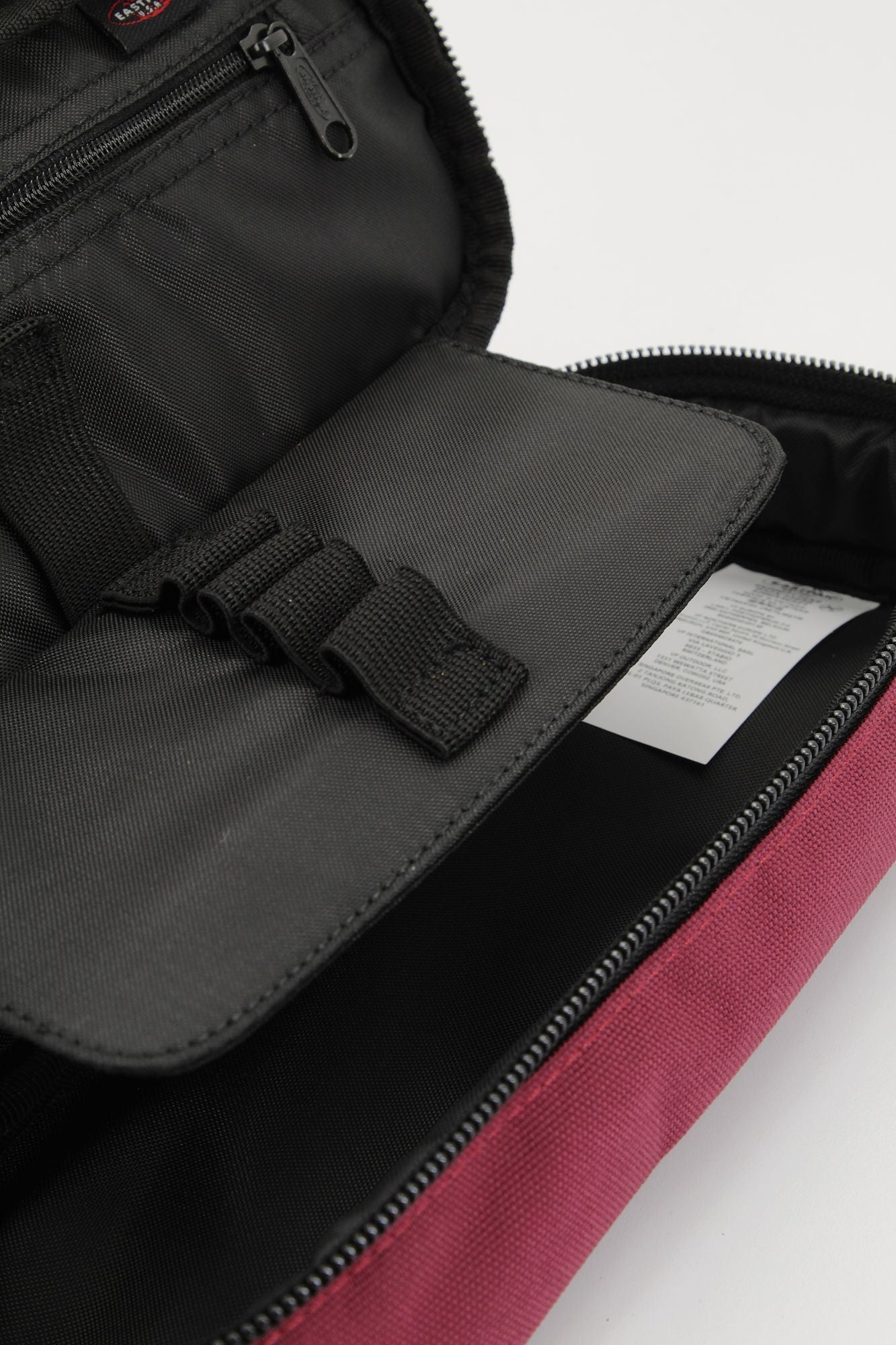 EASTPAK OVAL SINGLE en color BURDEOS (3)