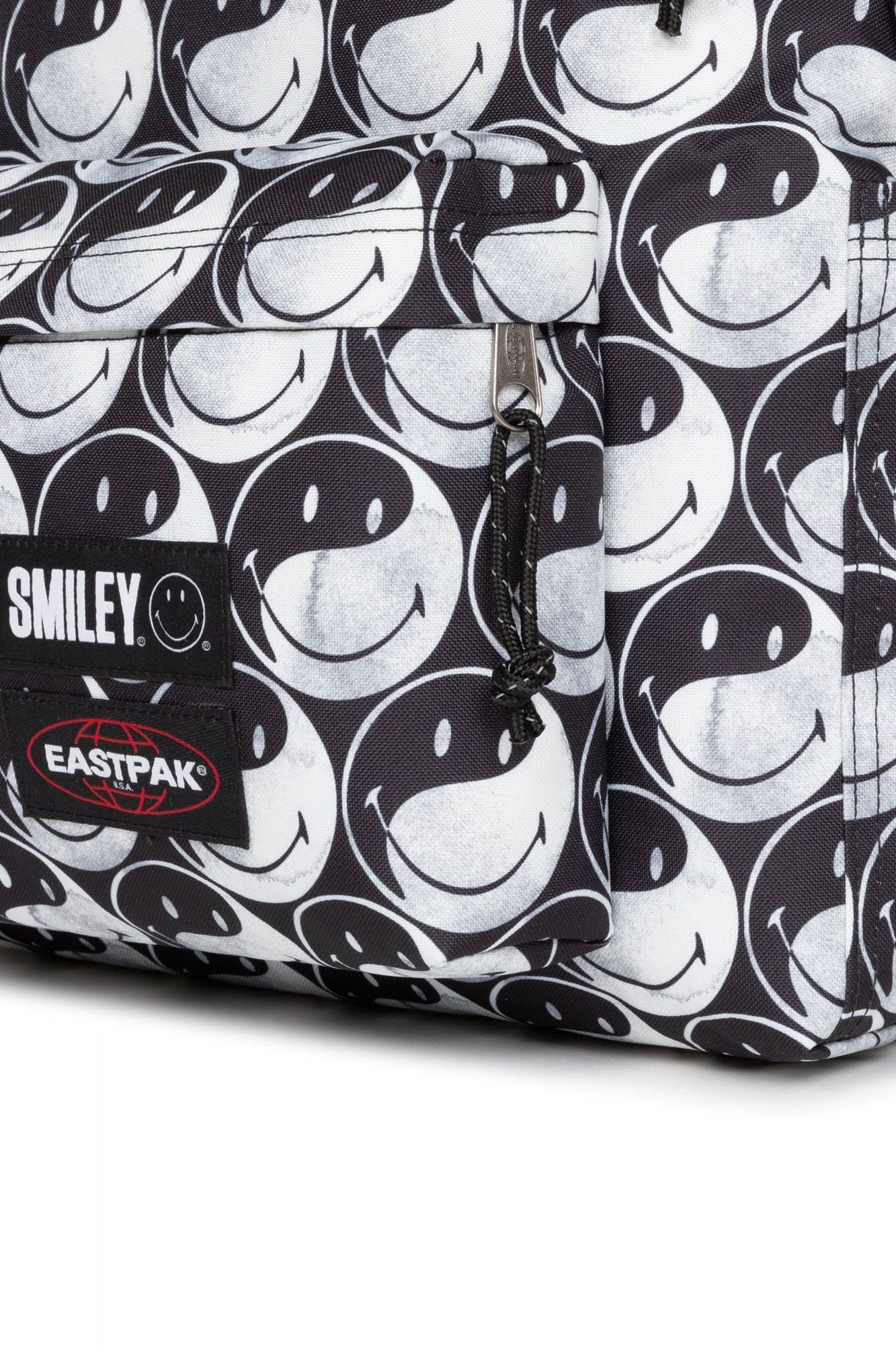 EASTPAK DAY PAK'R en color NEGRO (4)