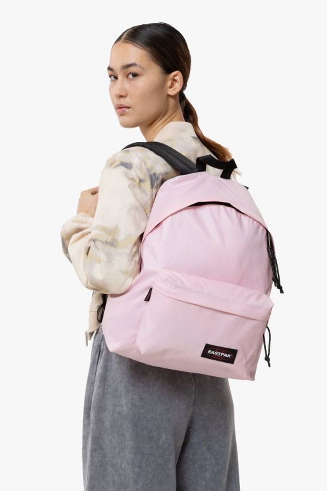EASTPAK PADDED PAK'R GLOSSY en color ROSA (4)
