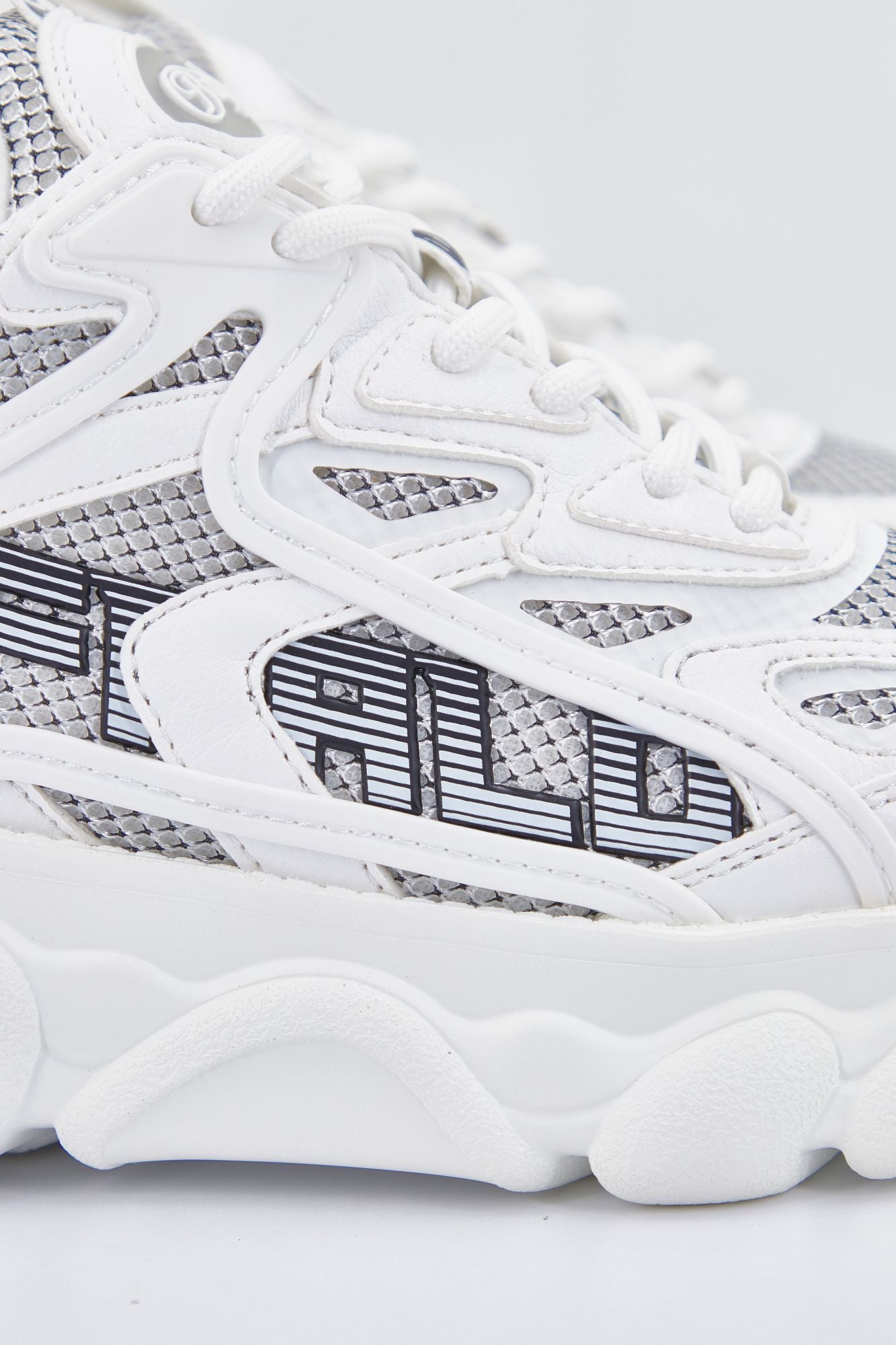 BUFFALO CLD GRID en color BLANCO (4)