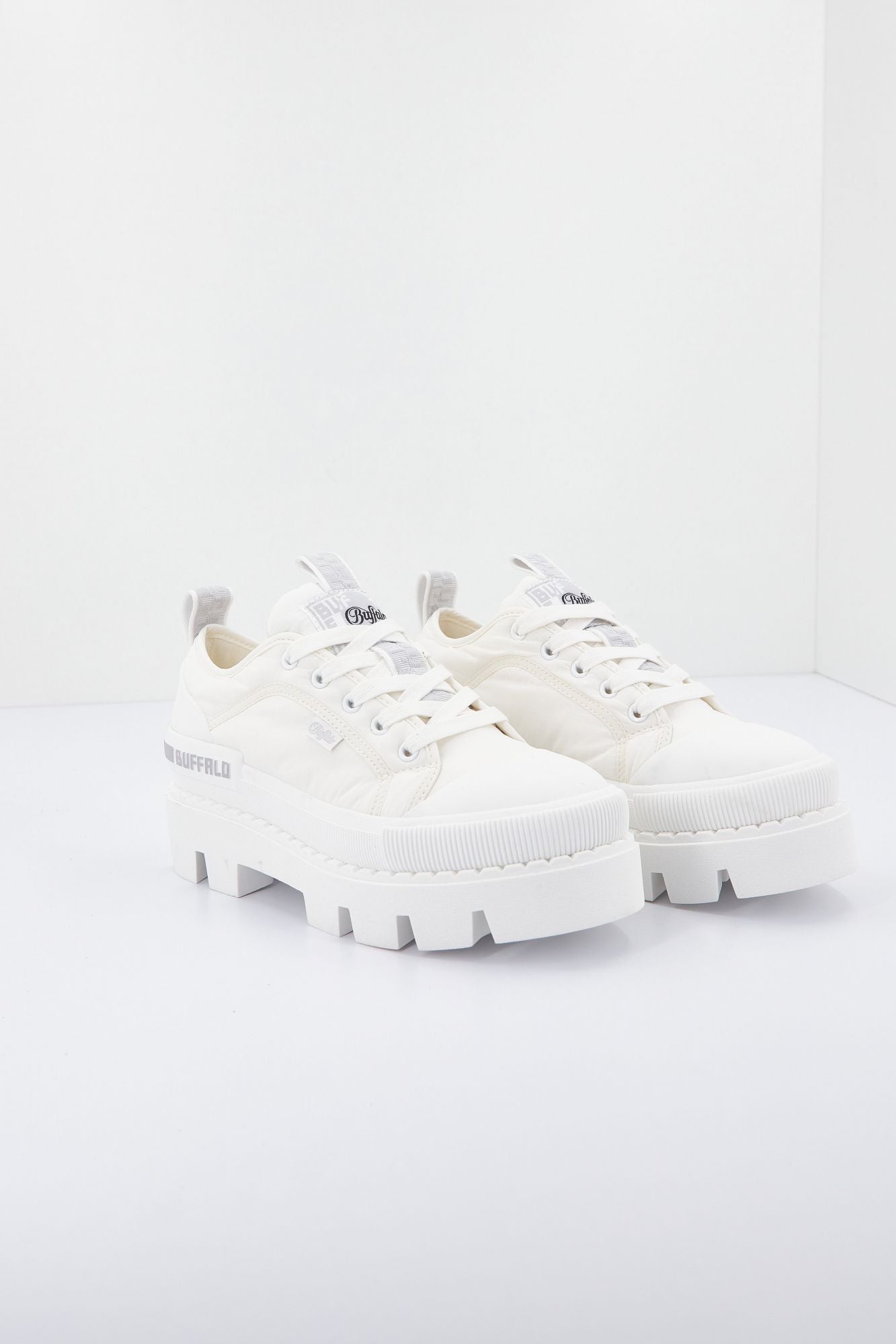 BUFFALO RAVEN LO en color BLANCO (1)