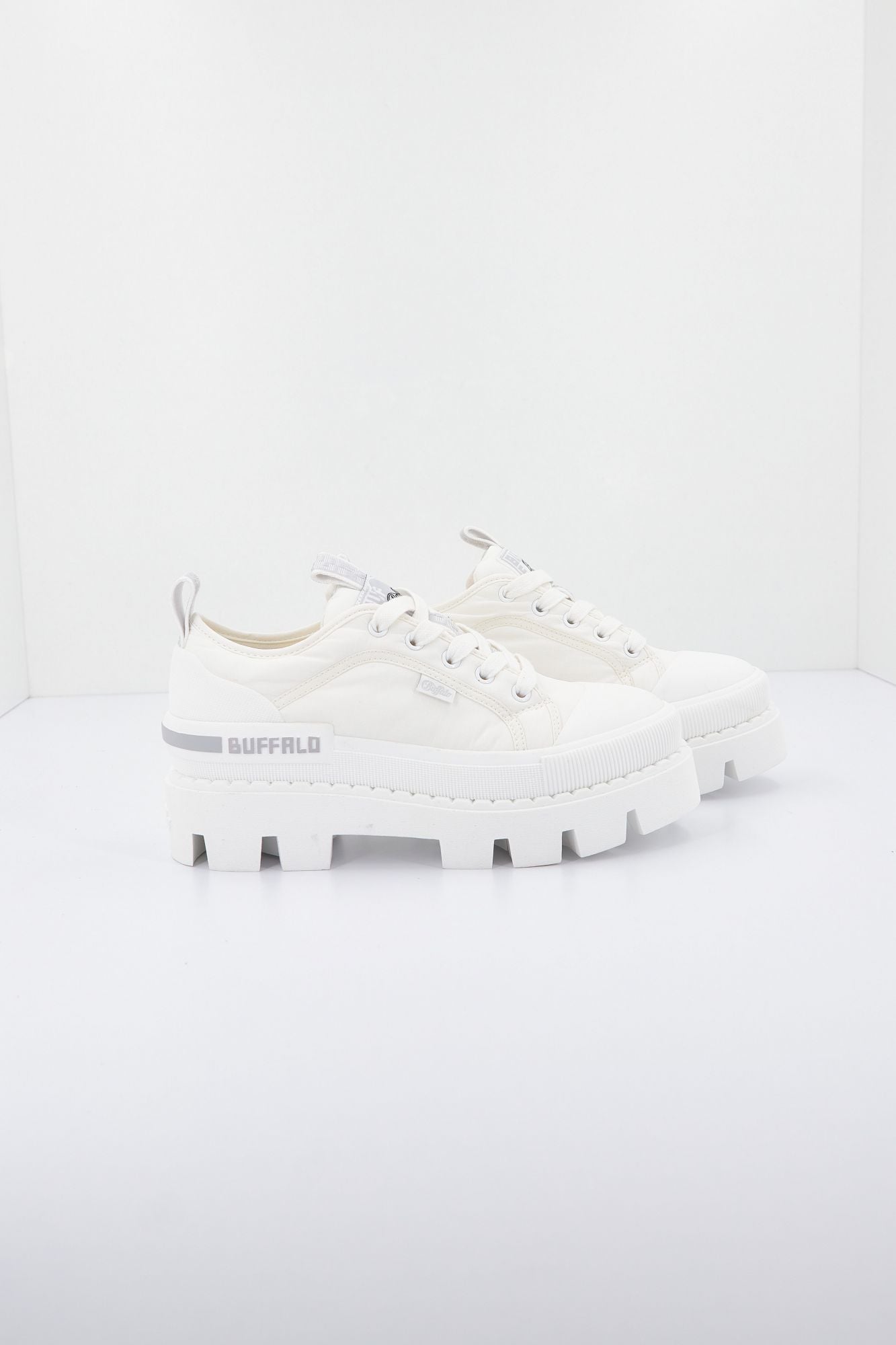 BUFFALO RAVEN LO en color BLANCO (3)