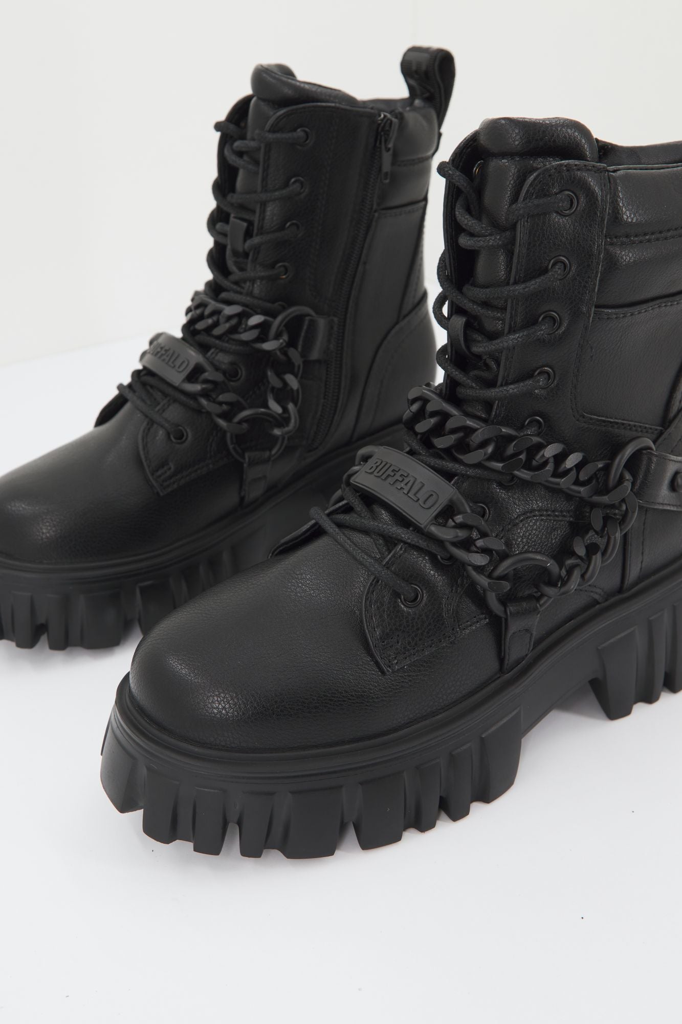 BUFFALO LION MID CHAIN en color NEGRO (2)