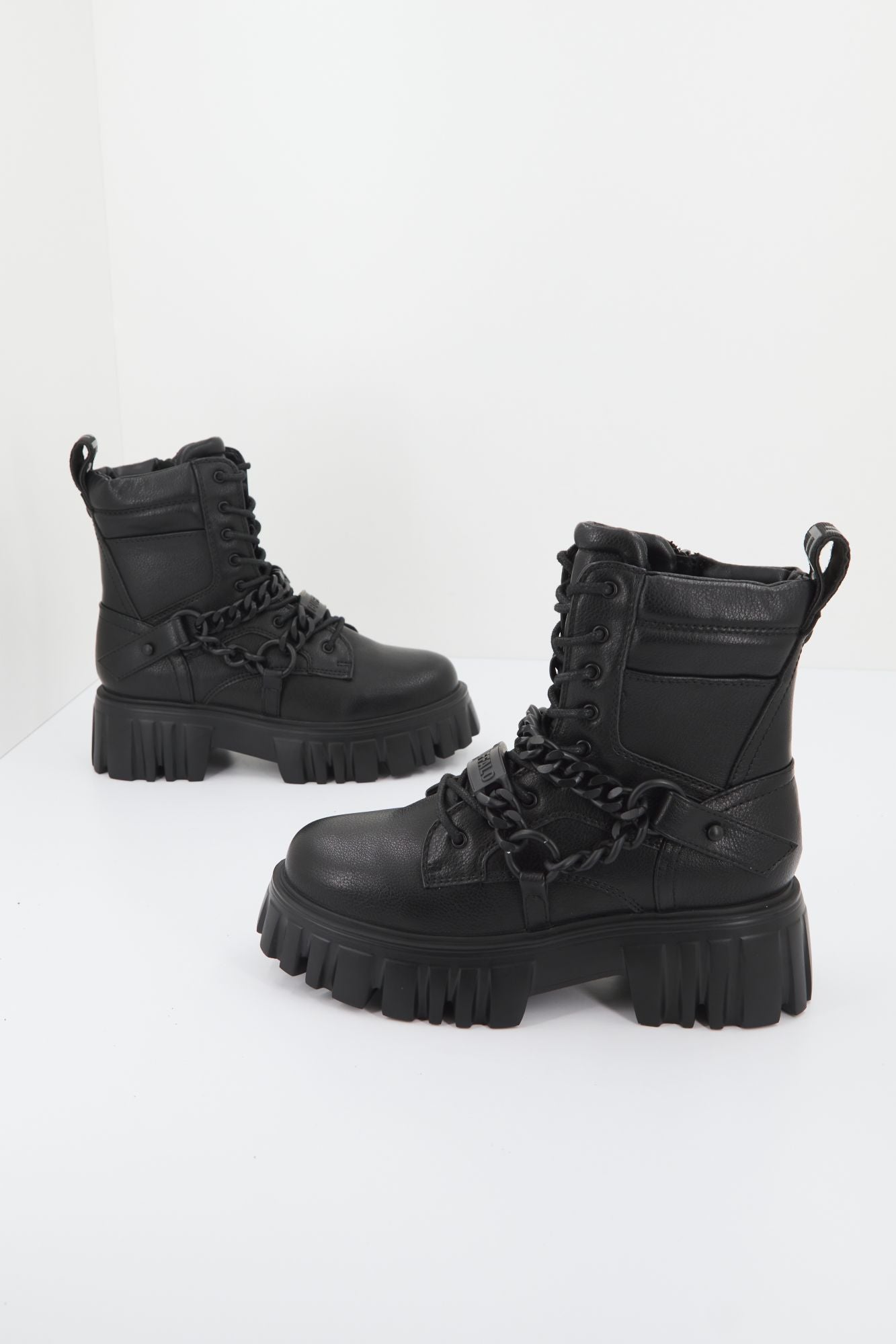 BUFFALO LION MID CHAIN en color NEGRO (4)