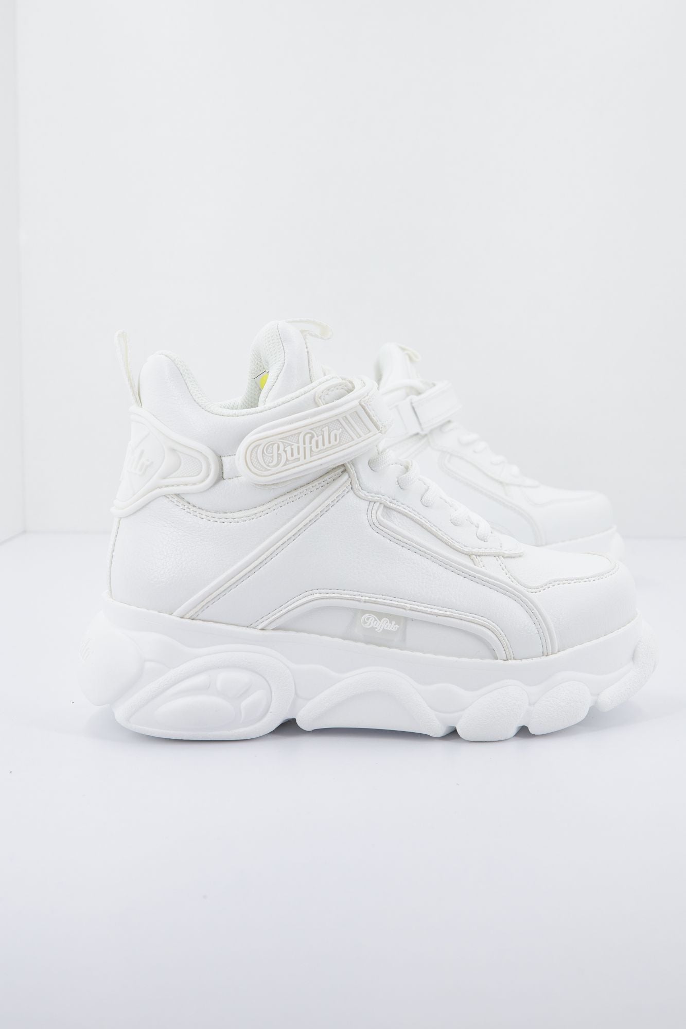 BUFFALO CLD CORIN MID en color BLANCO (2)
