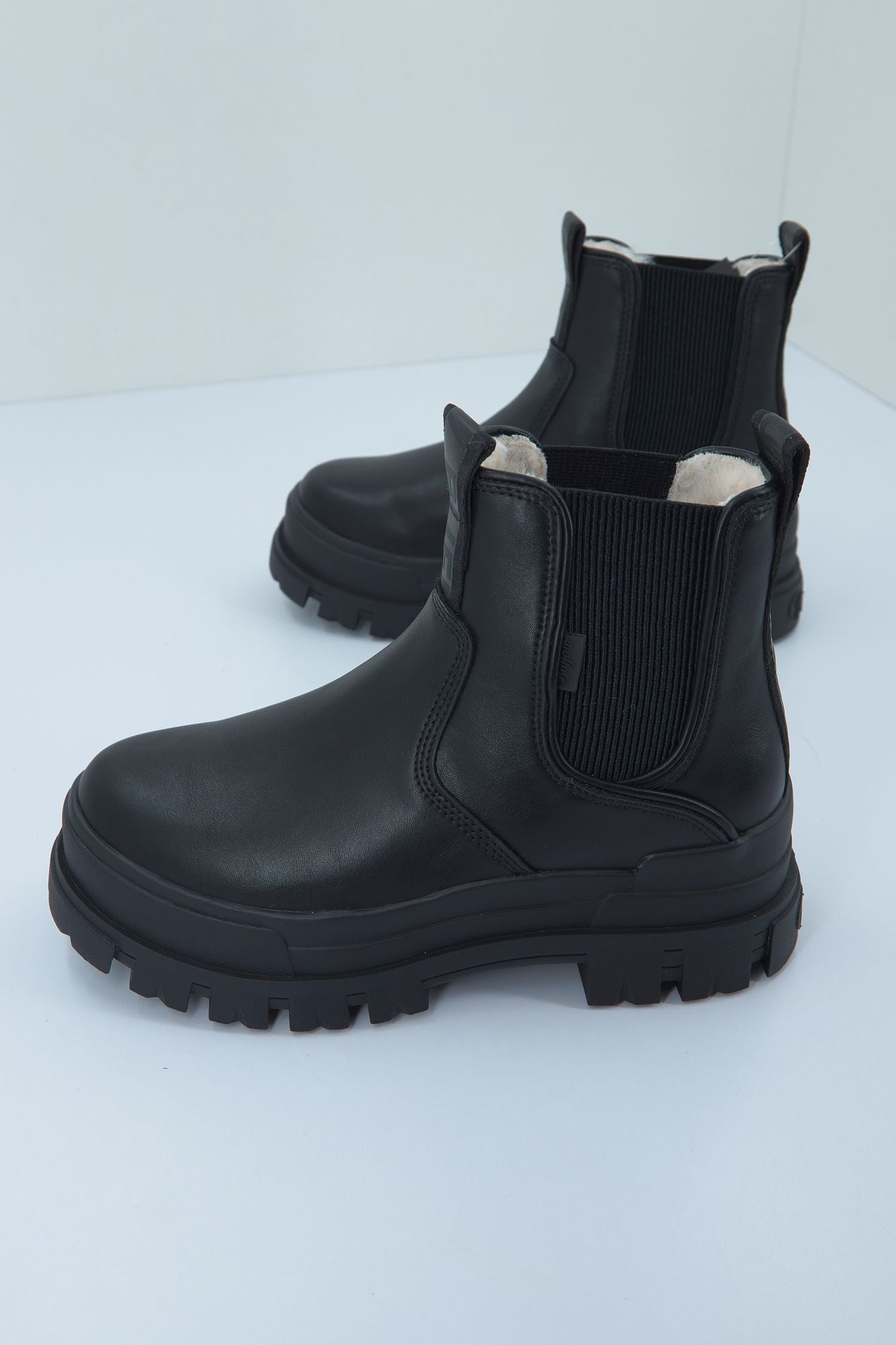 BUFFALO ASPHA CHELSEA en color NEGRO (2)