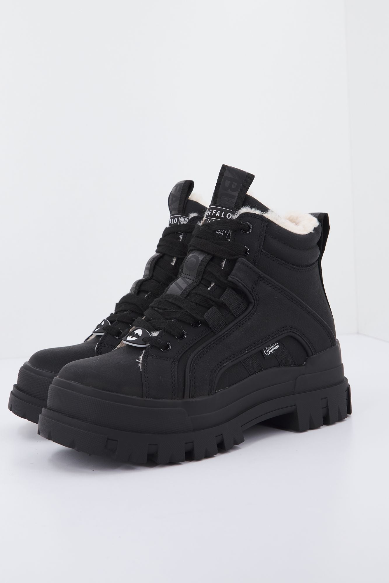BUFFALO ASPHA NC MID WARM en color NEGRO (1)