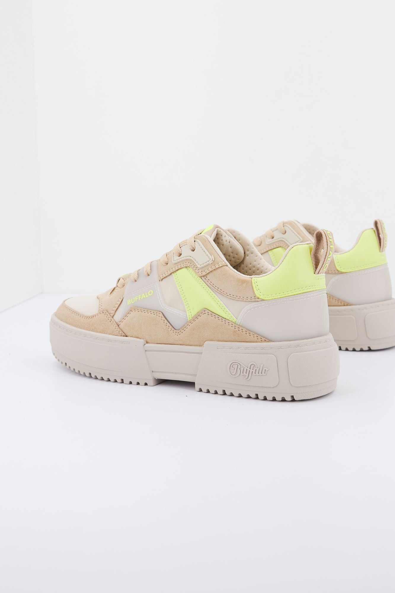 BUFFALO RSE V2 en color BEIS (2)