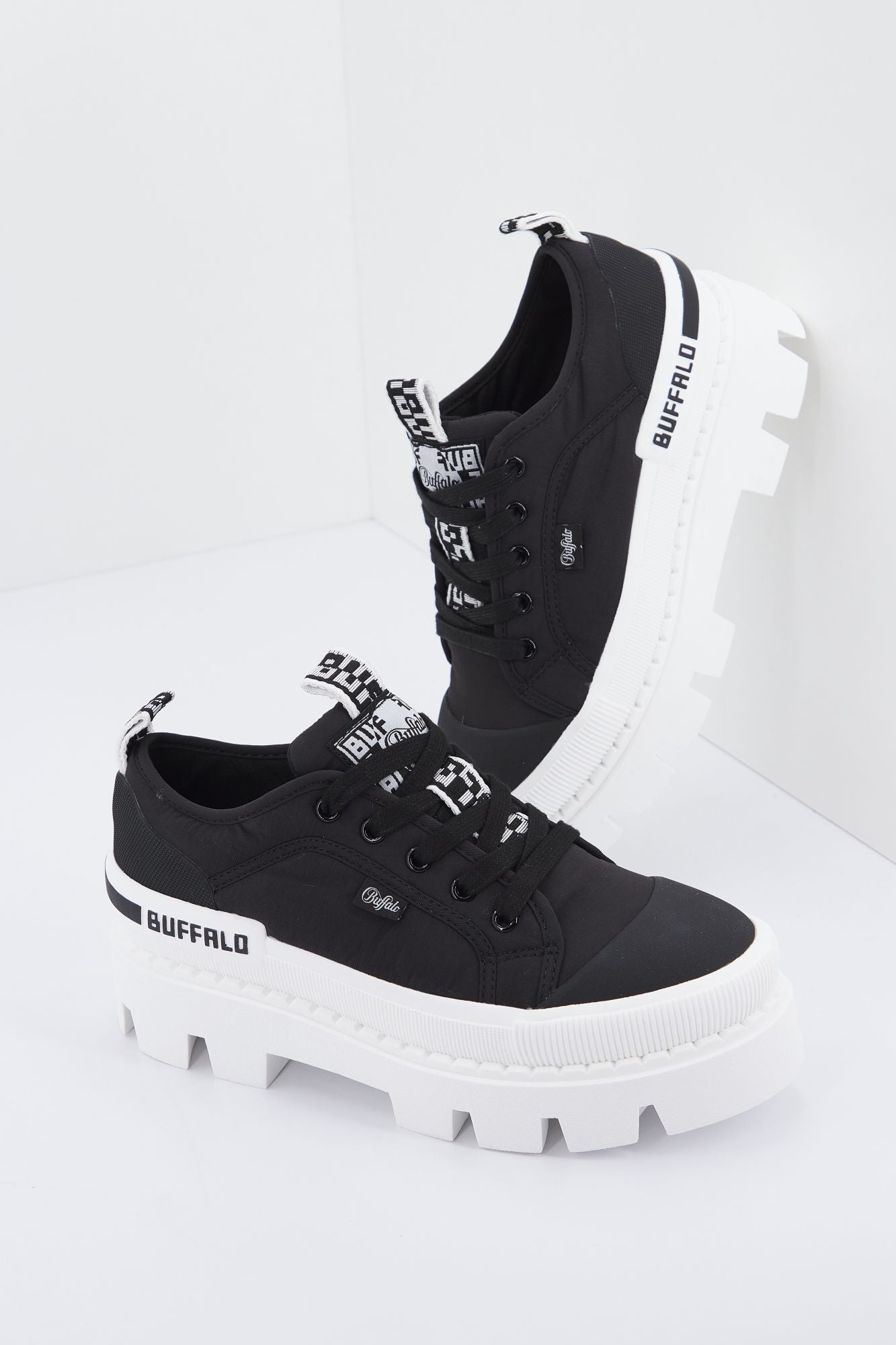 BUFFALO RAVEN LO en color NEGRO (1)