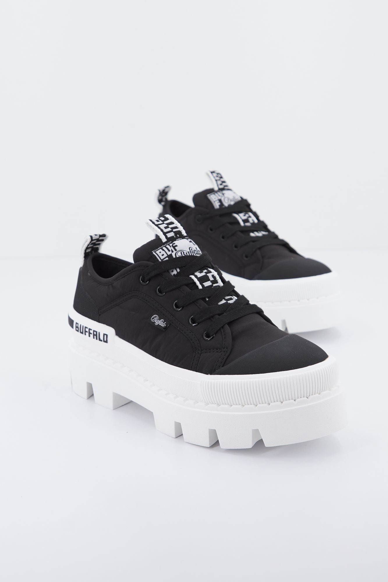 BUFFALO RAVEN LO en color NEGRO (2)