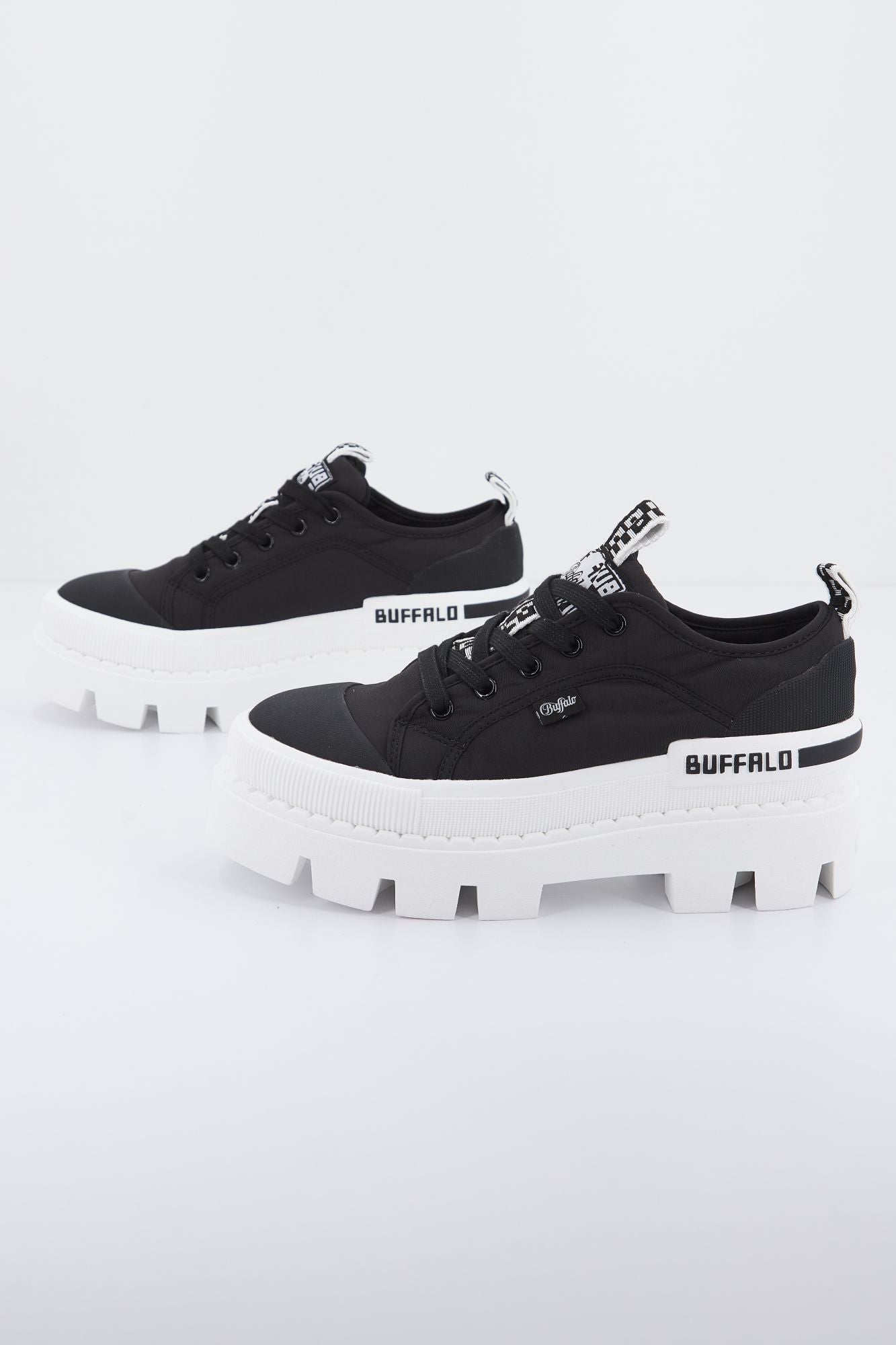 BUFFALO RAVEN LO en color NEGRO (3)