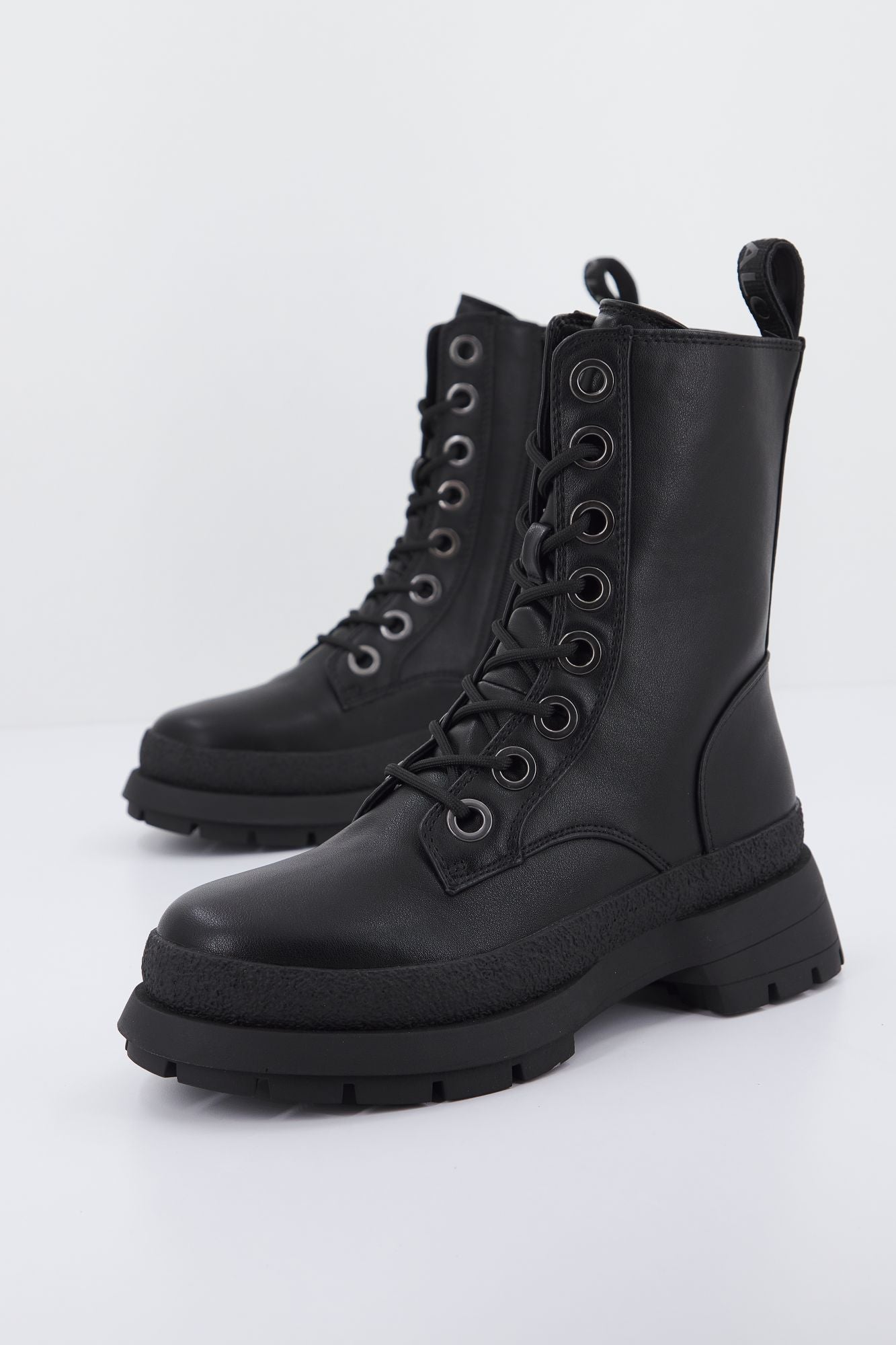 BUFFALO SCARLET en color NEGRO (1)