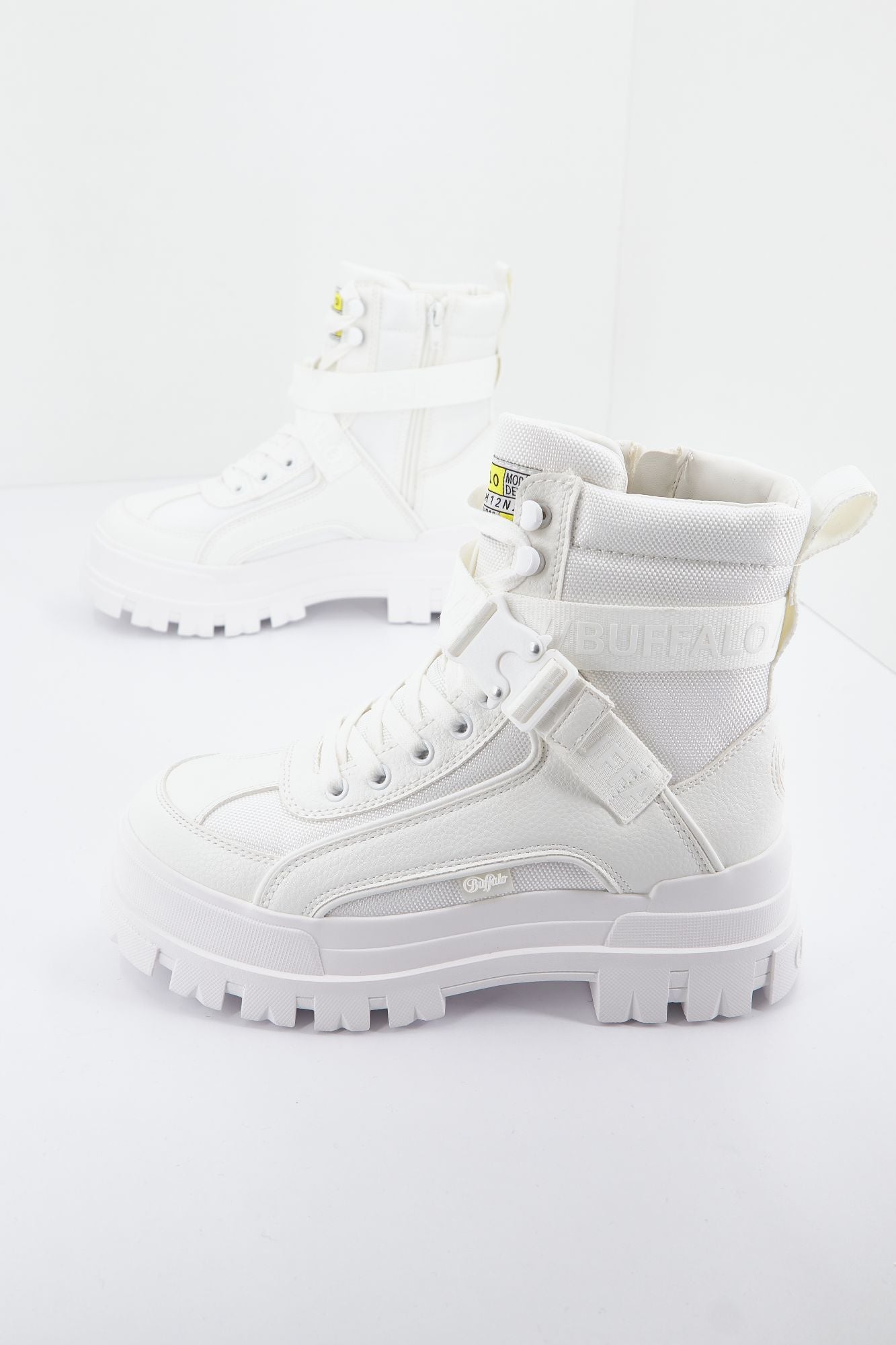 BUFFALO ASPHA COM1 LACEUP MID en color BLANCO (1)