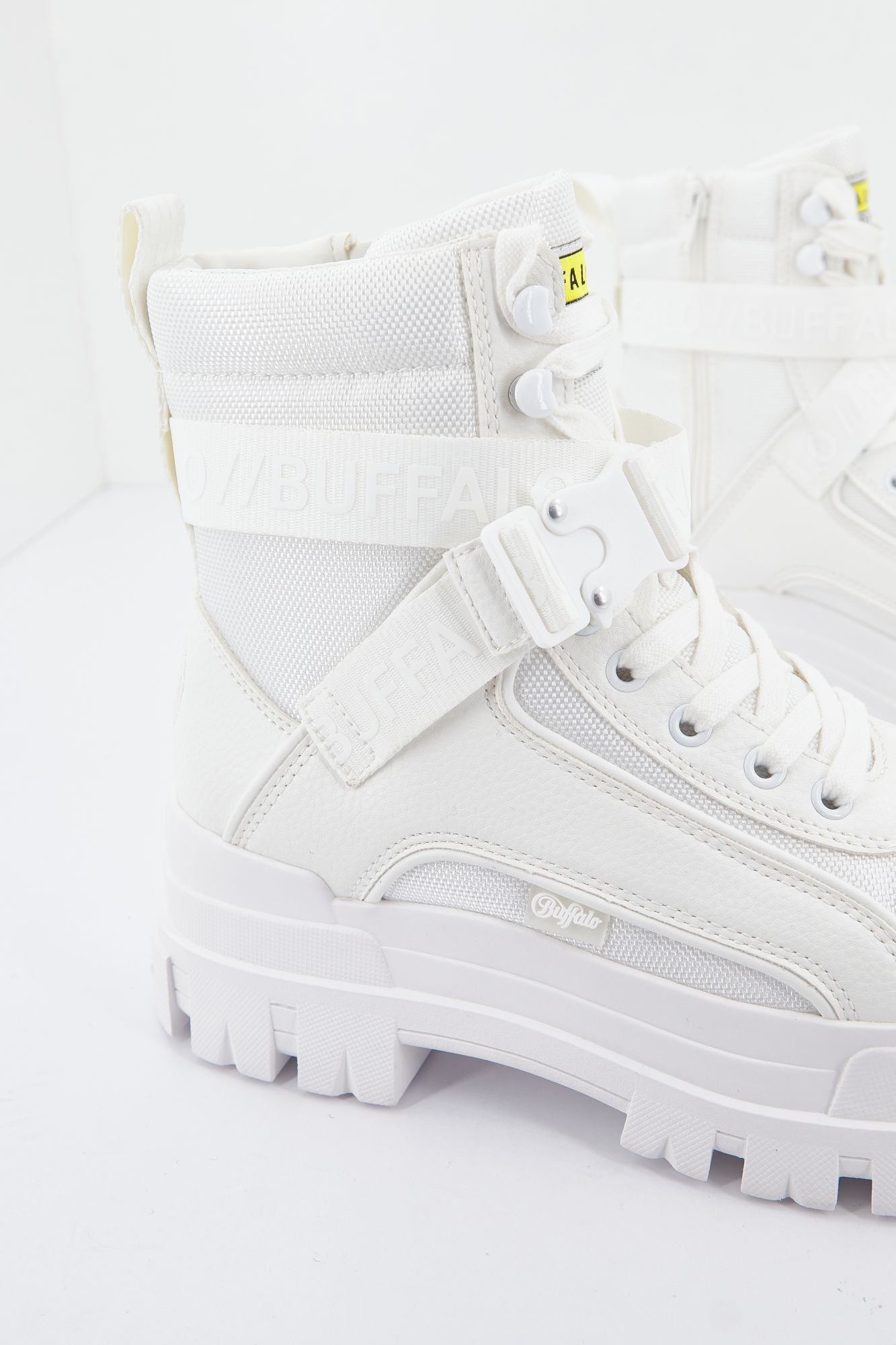 BUFFALO ASPHA COM1 LACEUP MID en color BLANCO (3)