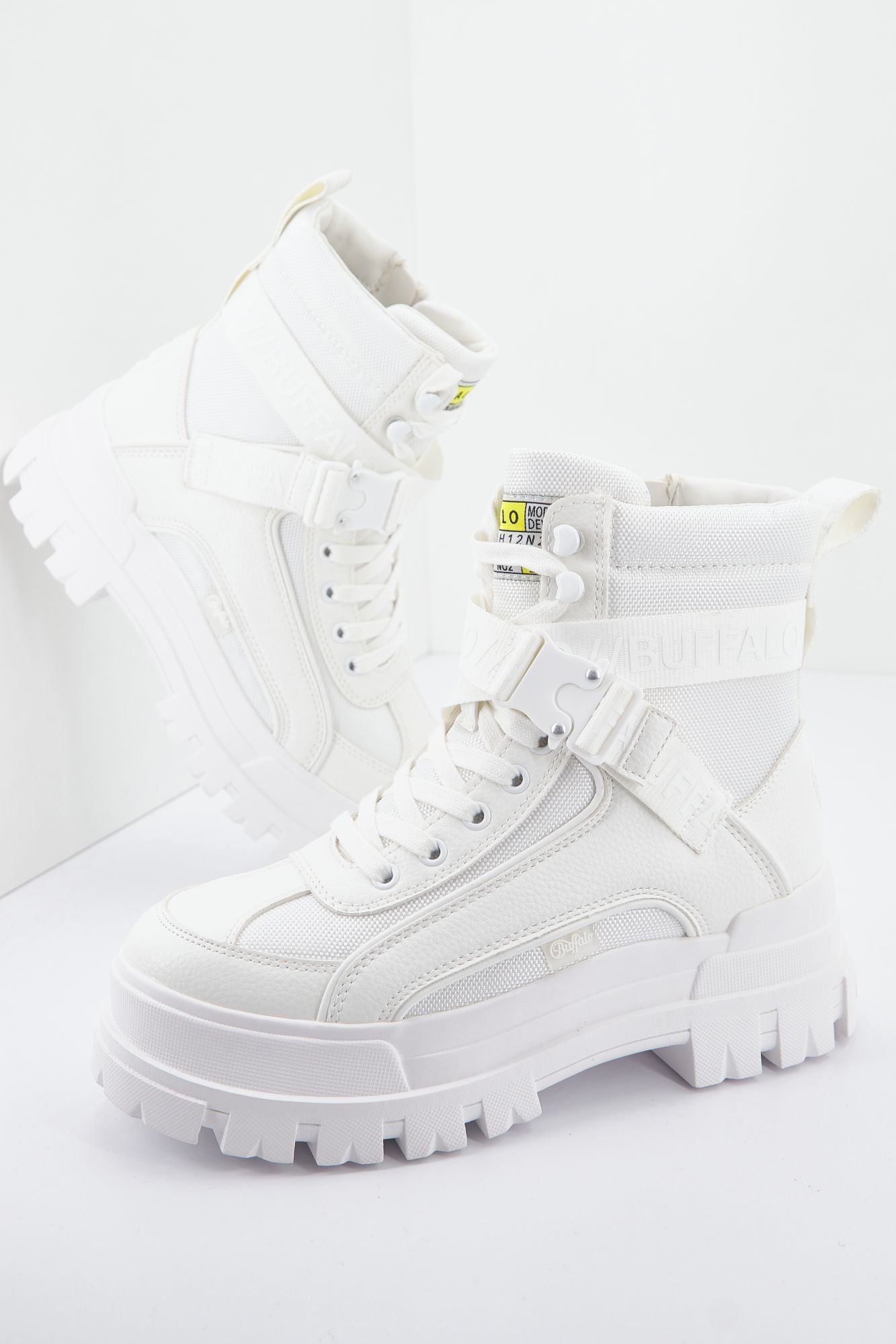 BUFFALO ASPHA COM1 LACEUP MID en color BLANCO (4)