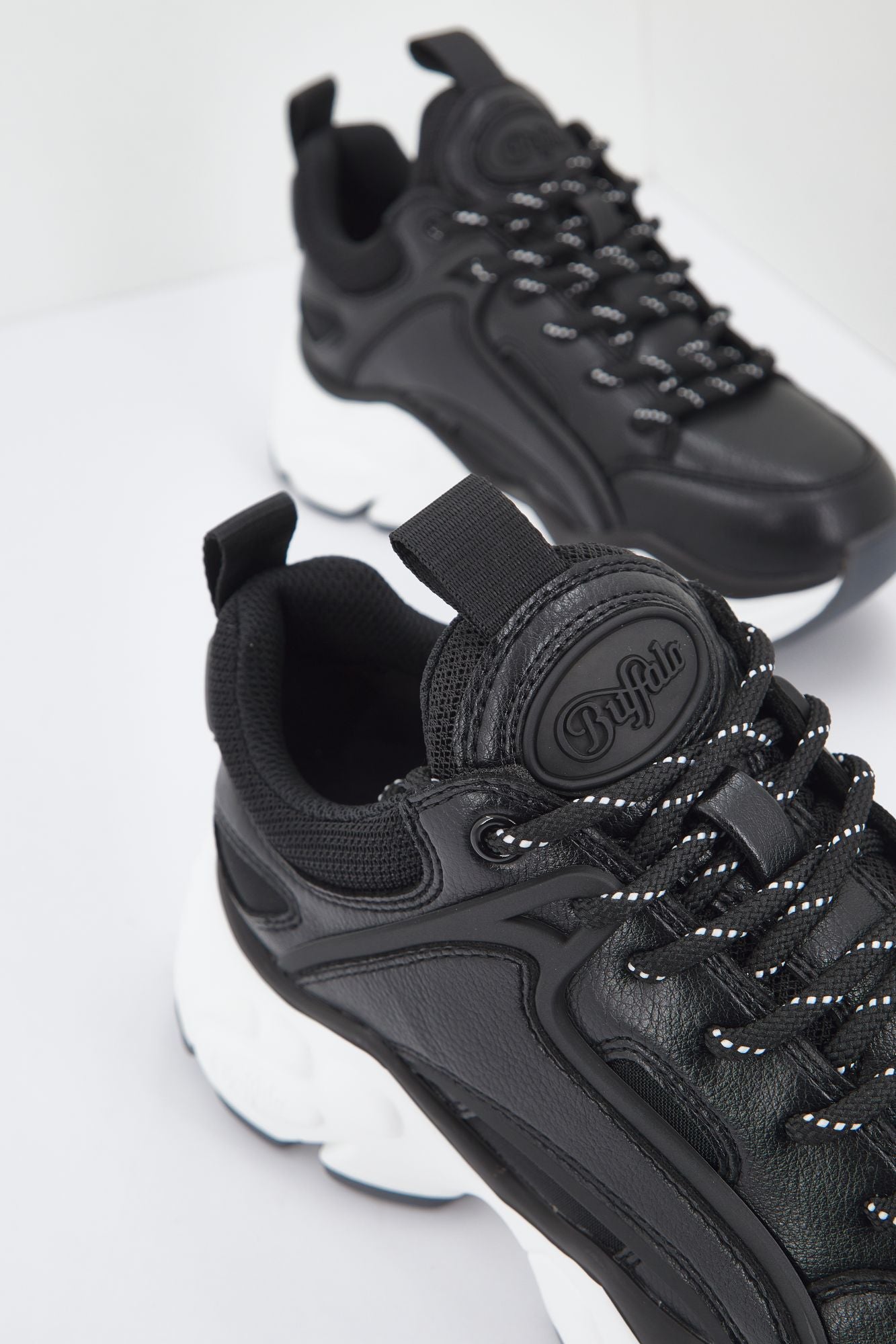 BUFFALO BINARY C en color NEGRO (3)