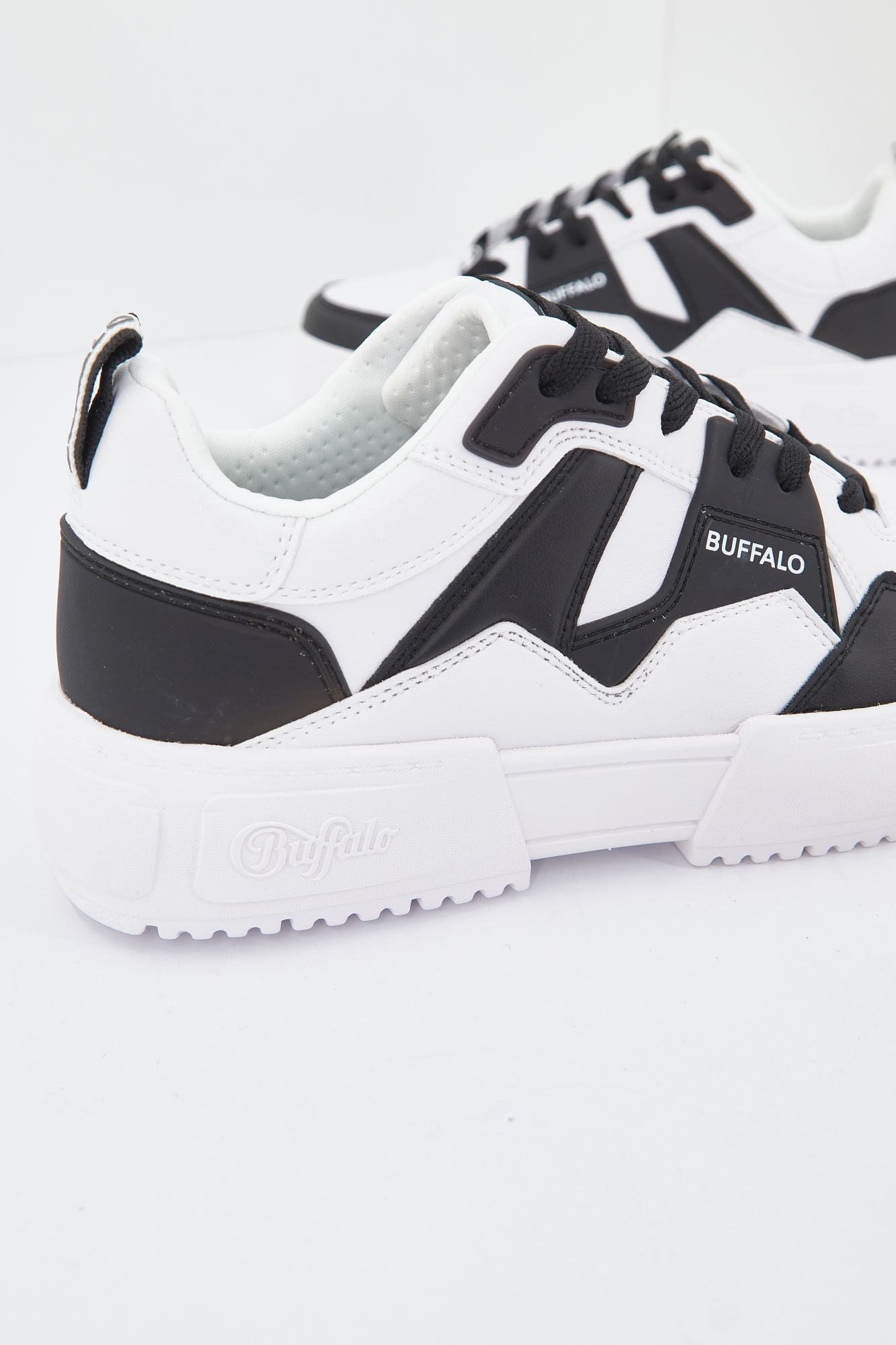 BUFFALO RSE v2 en color BLANCO (3)