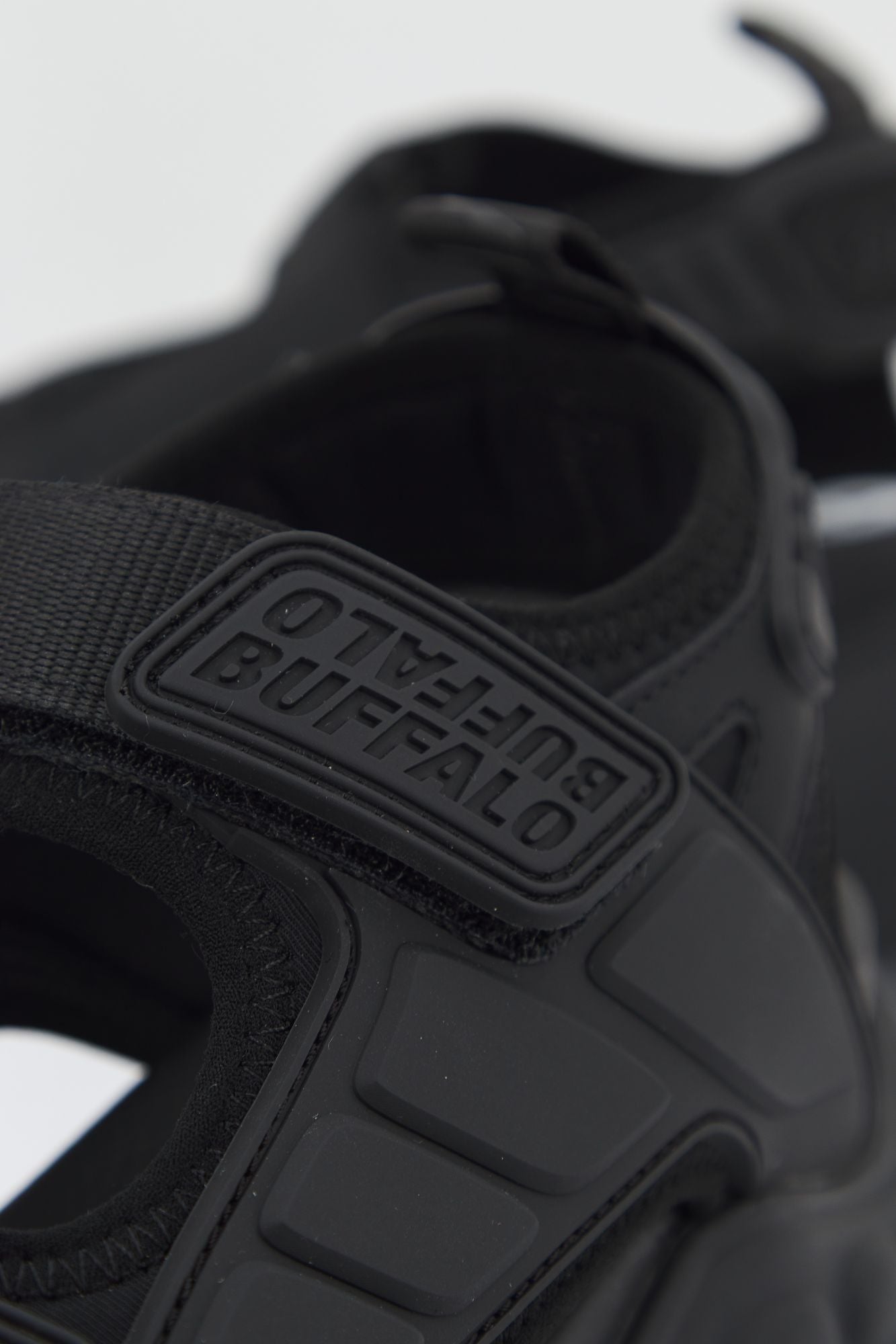 BUFFALO BINARY TRACK en color NEGRO (4)