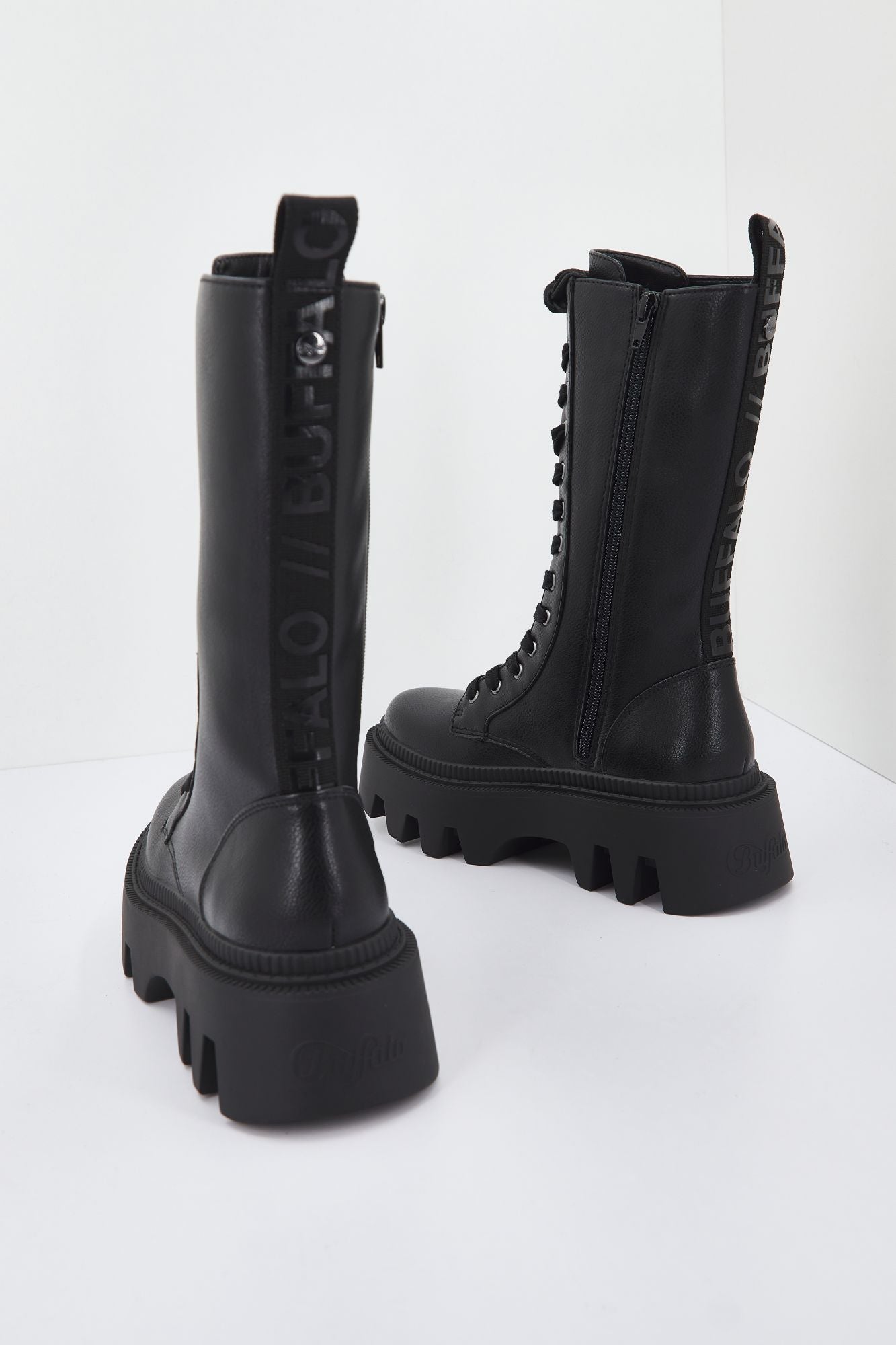 BUFFALO FLORA LACEUP HI en color NEGRO (2)