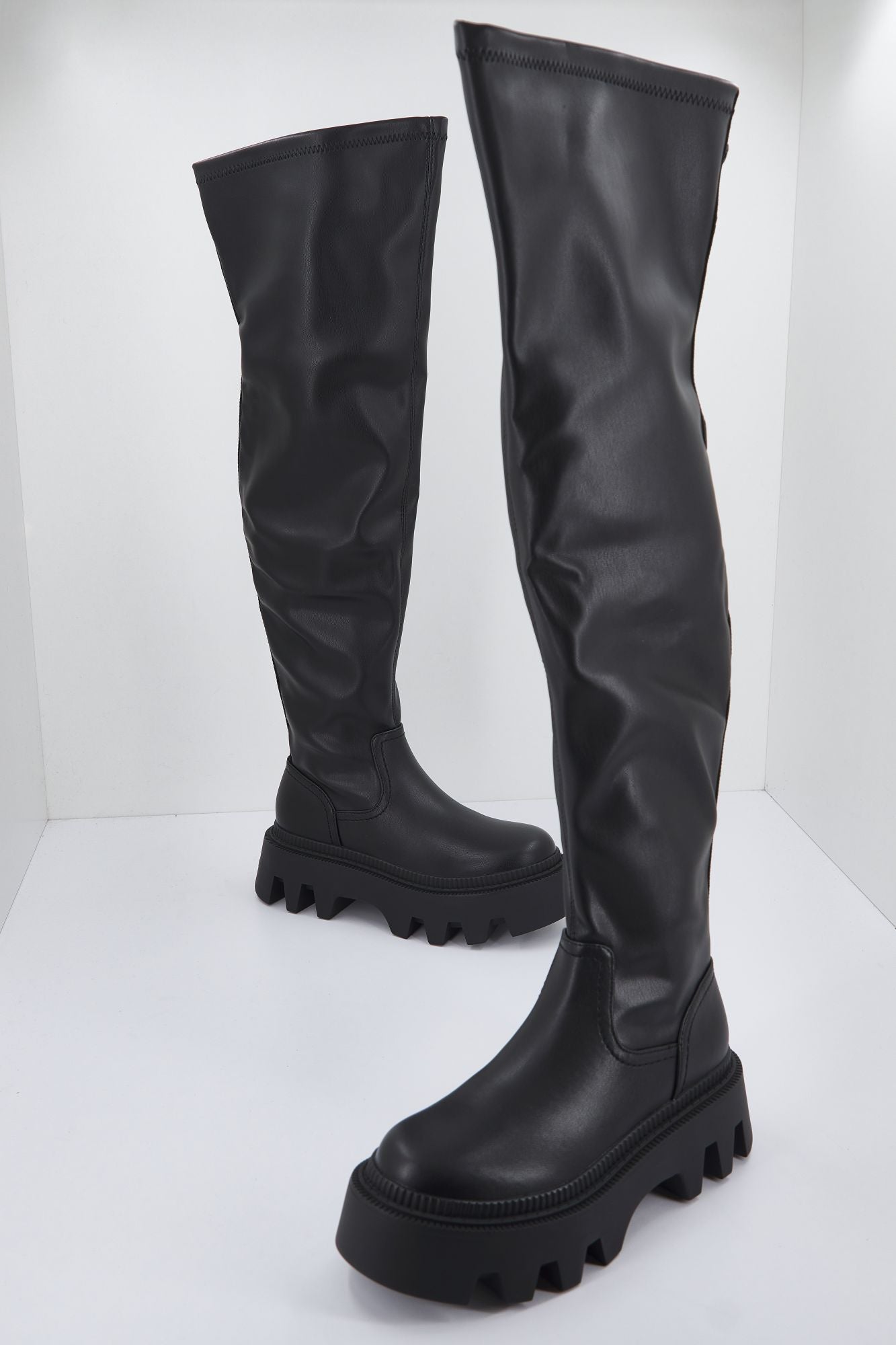 BUFFALO FLORA OVERKNEE en color NEGRO (1)