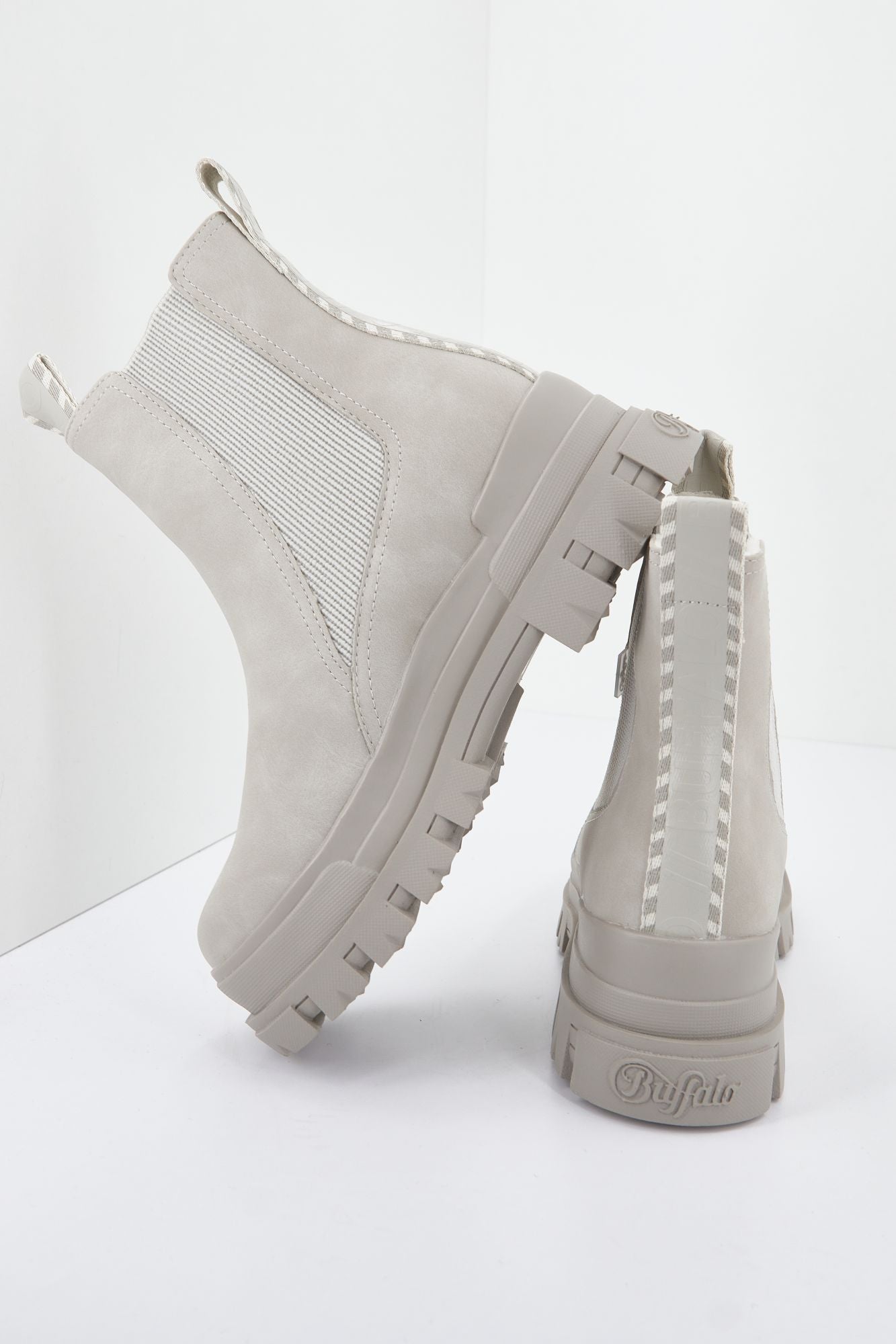BUFFALO ASPHA CHELSEA MID en color GRIS (2)