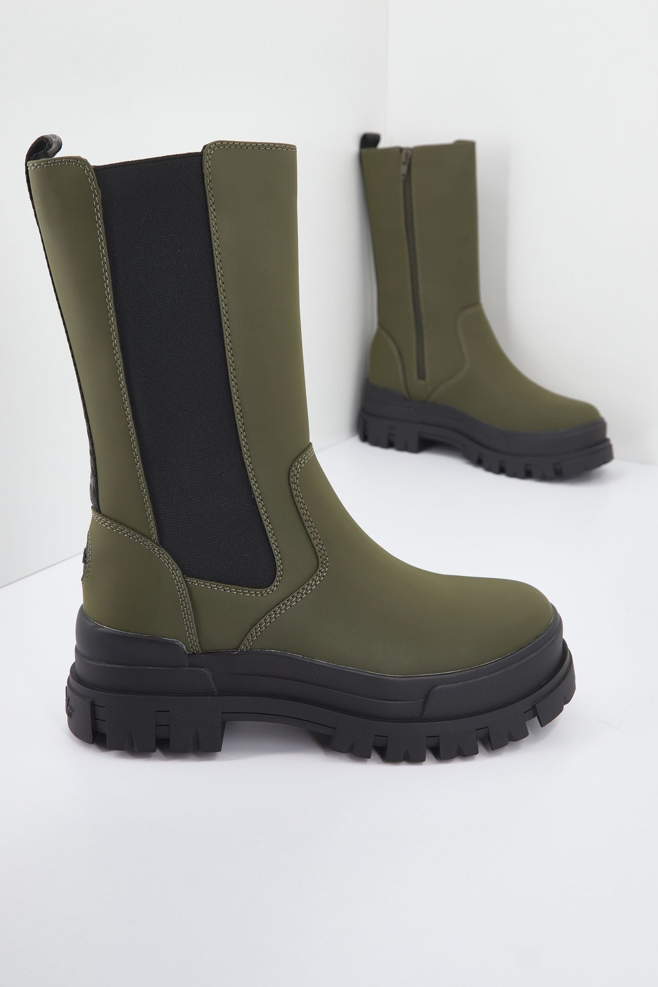 BUFFALO ASPHA CLF RAIN CHELSEA HI en color VERDE (3)