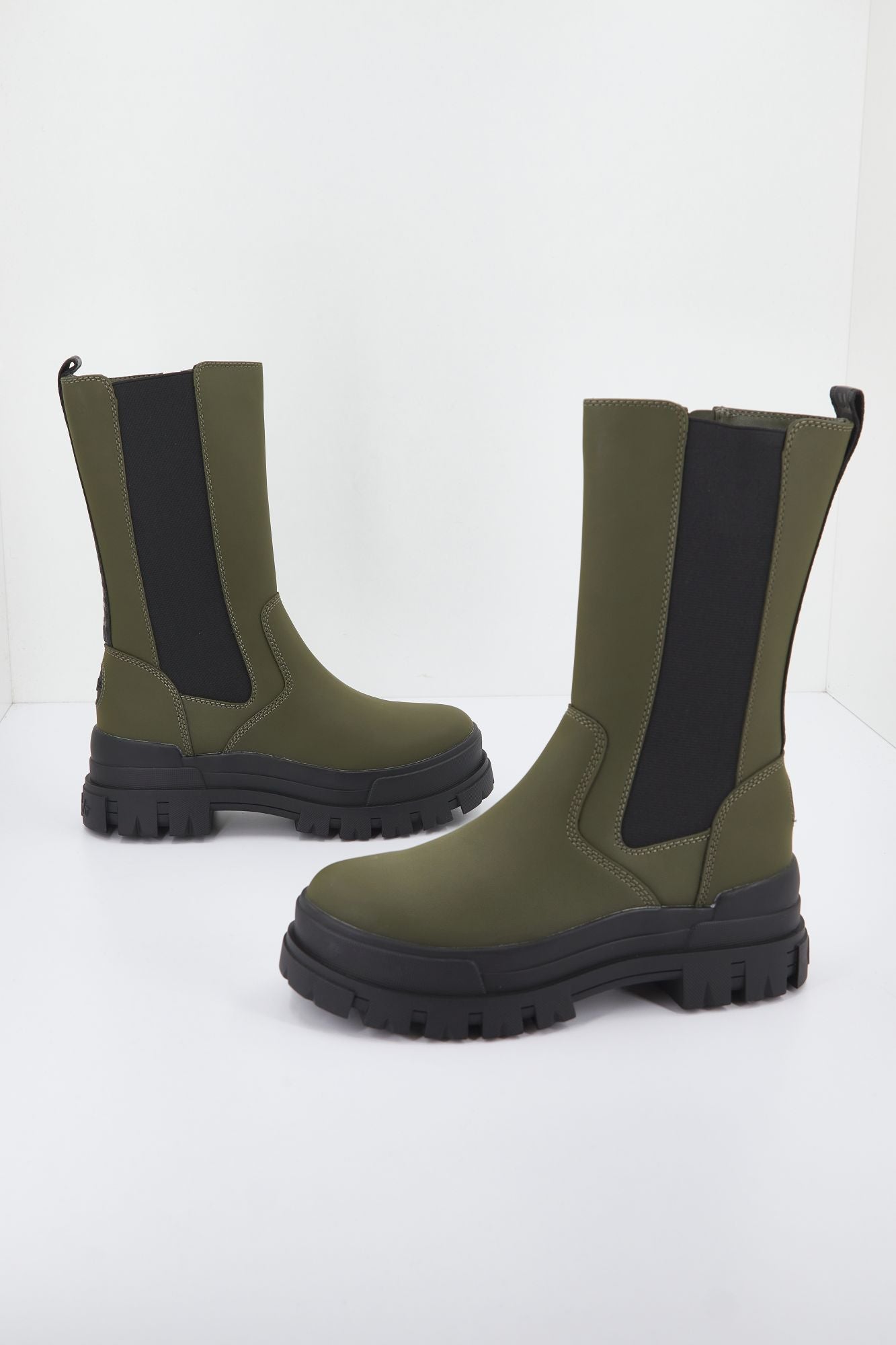 BUFFALO ASPHA CLF RAIN CHELSEA HI en color VERDE (4)