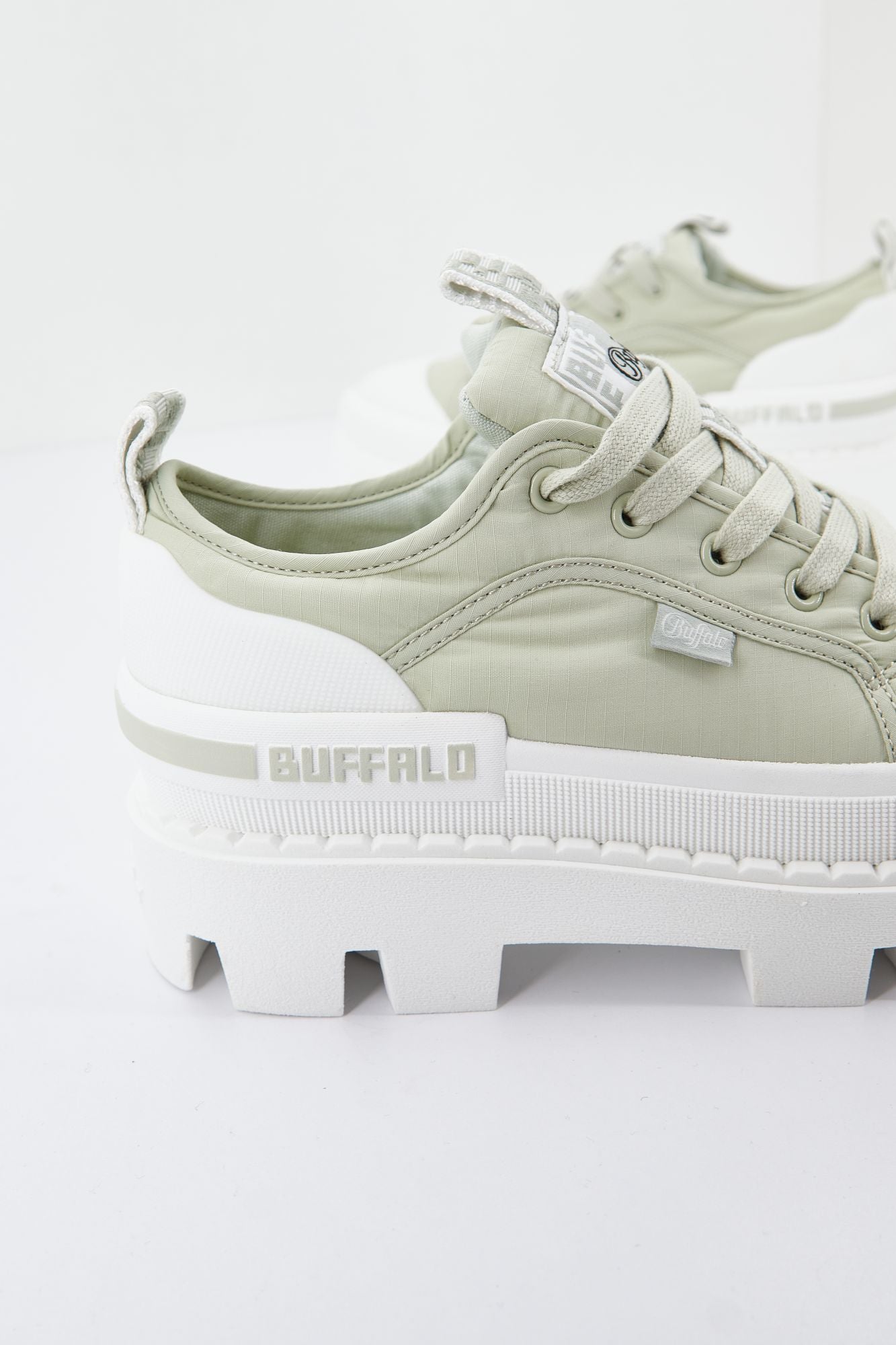 BUFFALO RAVEN LO en color VERDE (2)