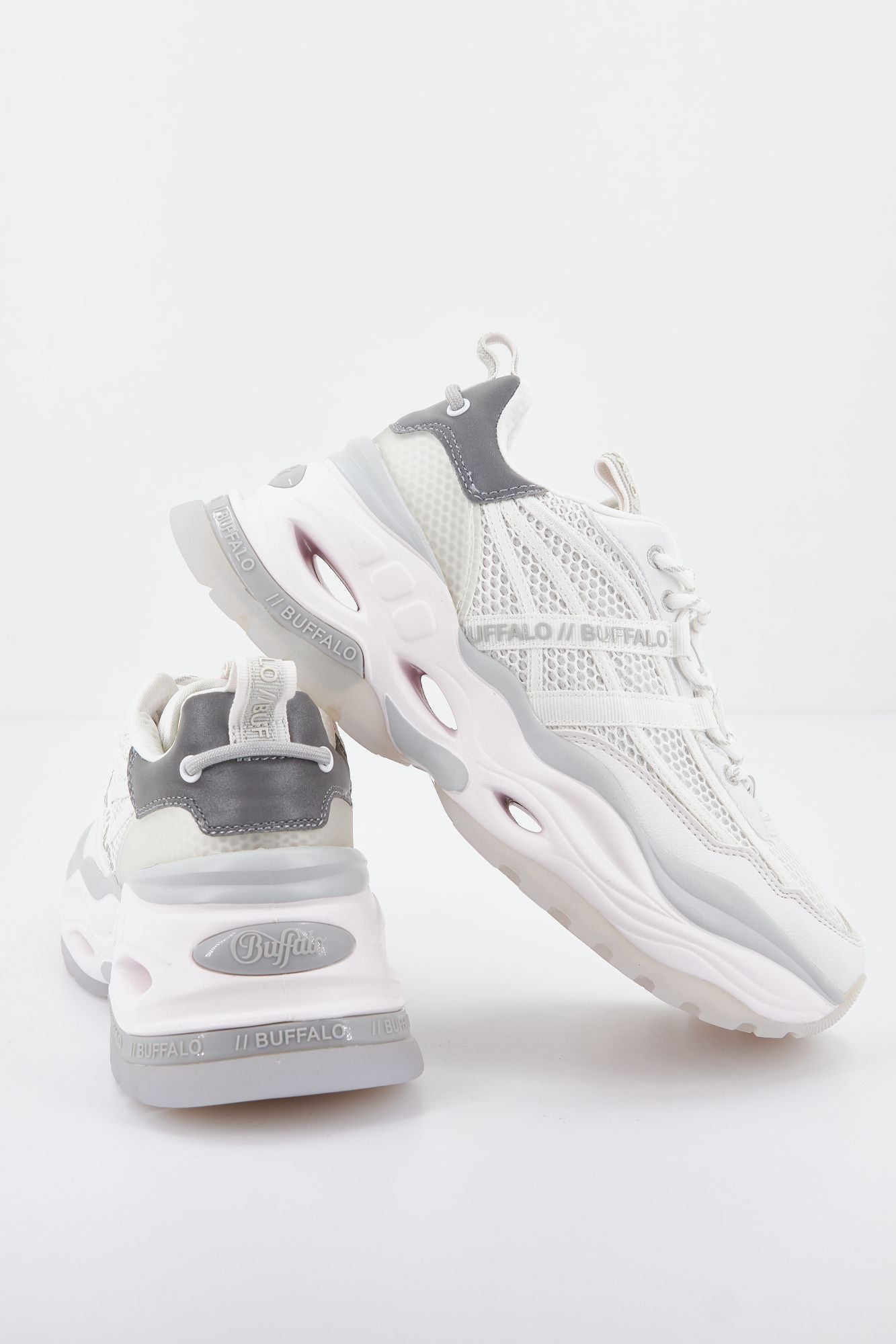 BUFFALO TRIPLET NRG en color BLANCO (2)