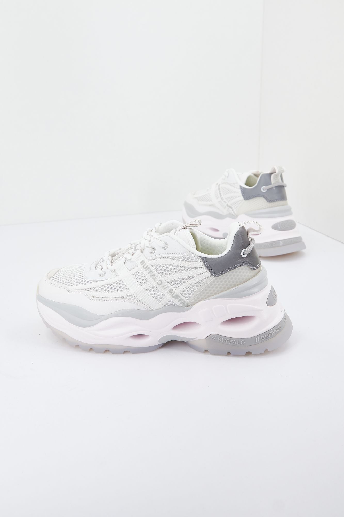 BUFFALO TRIPLET NRG en color BLANCO (3)