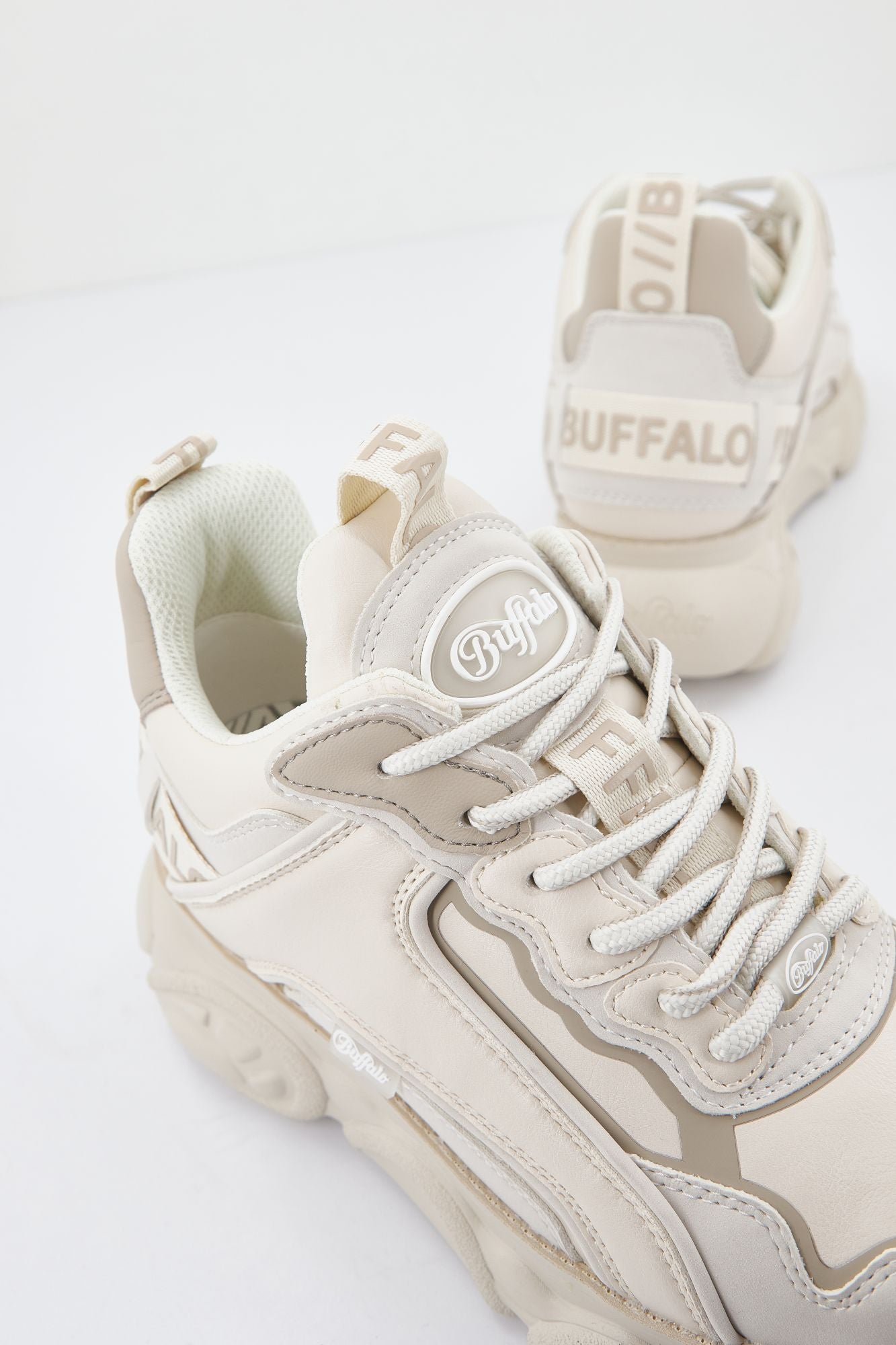 BUFFALO CLD CHAI en color BEIS (2)
