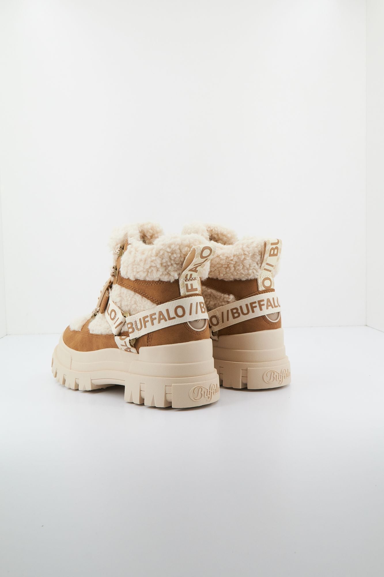 BUFFALO ASPHA COM MID WARM en color BEIS (3)