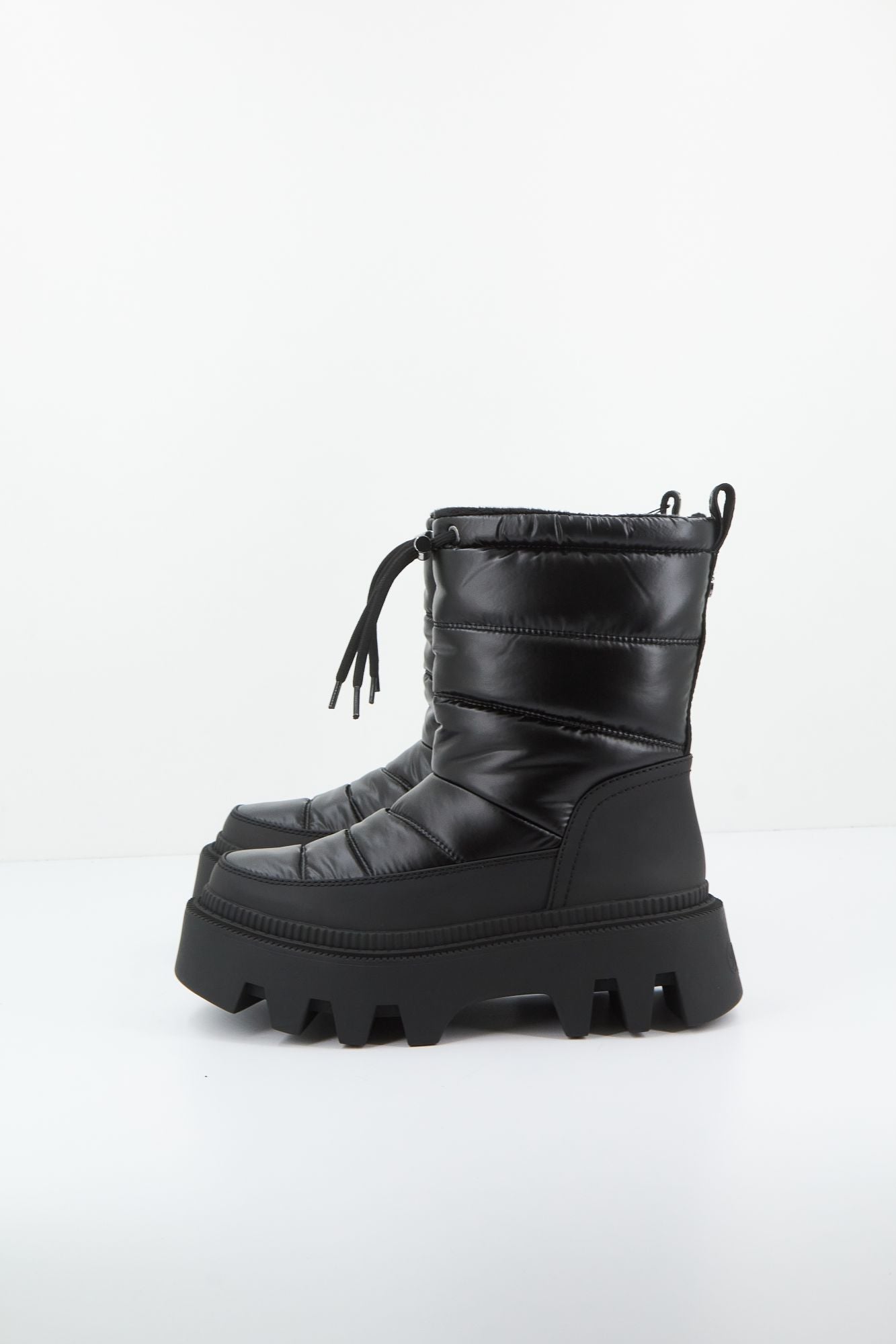 BUFFALO FLORA PUFFER BOOT en color NEGRO (3)
