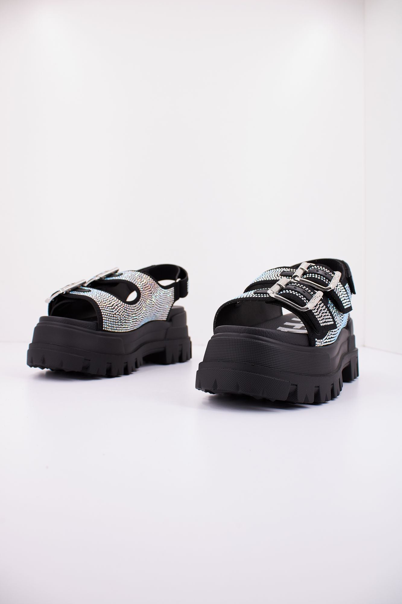 BUFFALO ASPHA ARI GLAM en color NEGRO (2)