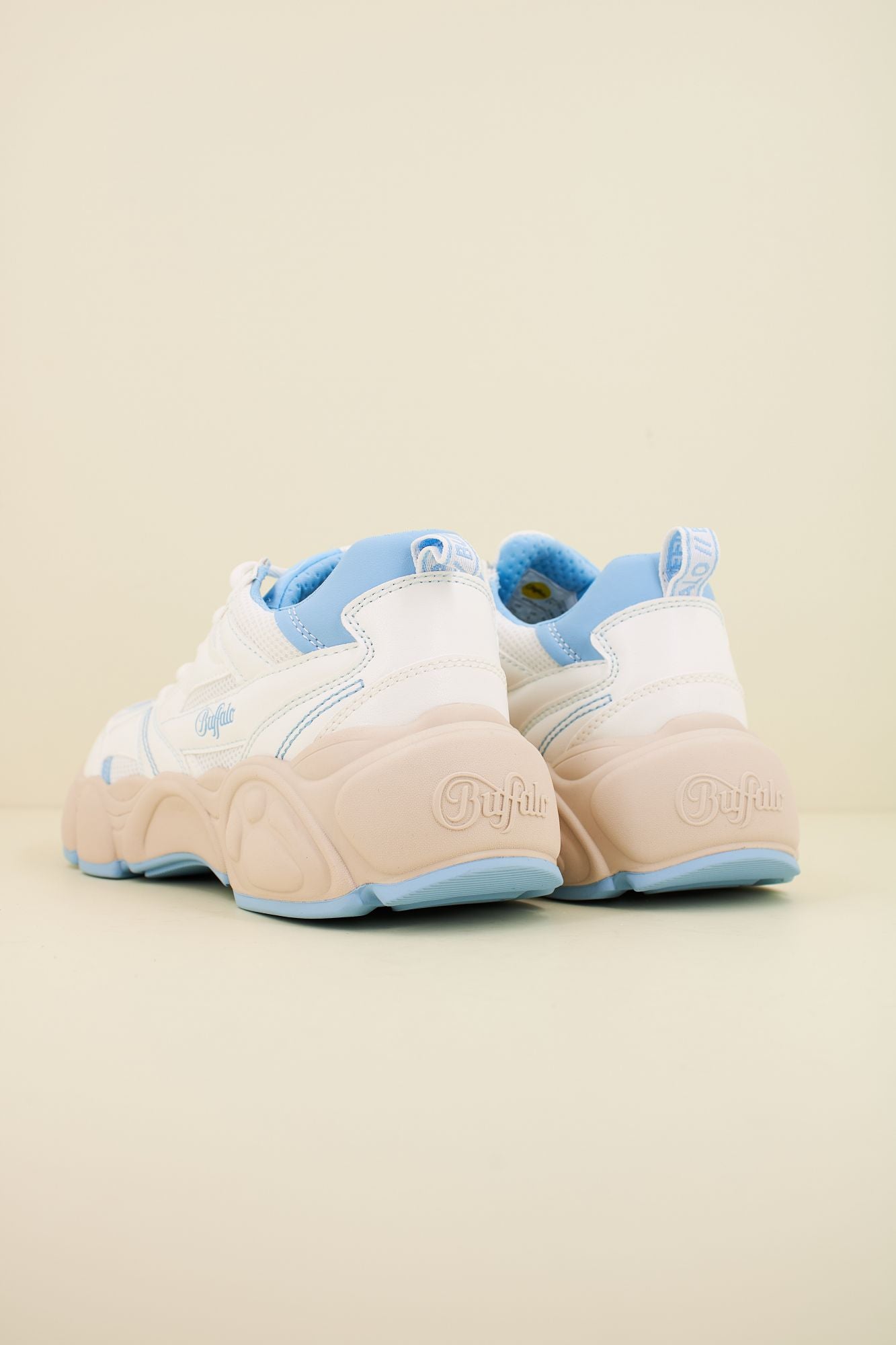 BUFFALO CLD RUN RT en color BLANCO (3)