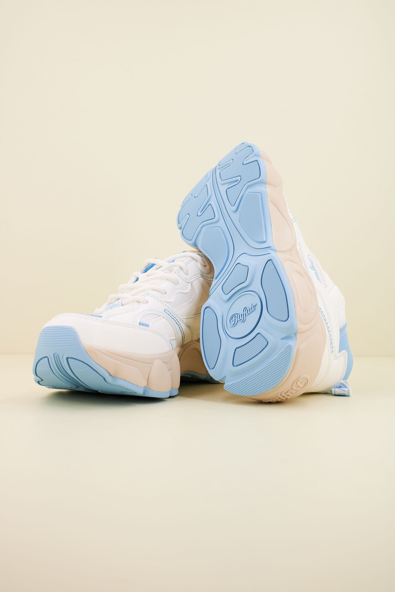 BUFFALO CLD RUN RT en color BLANCO (4)