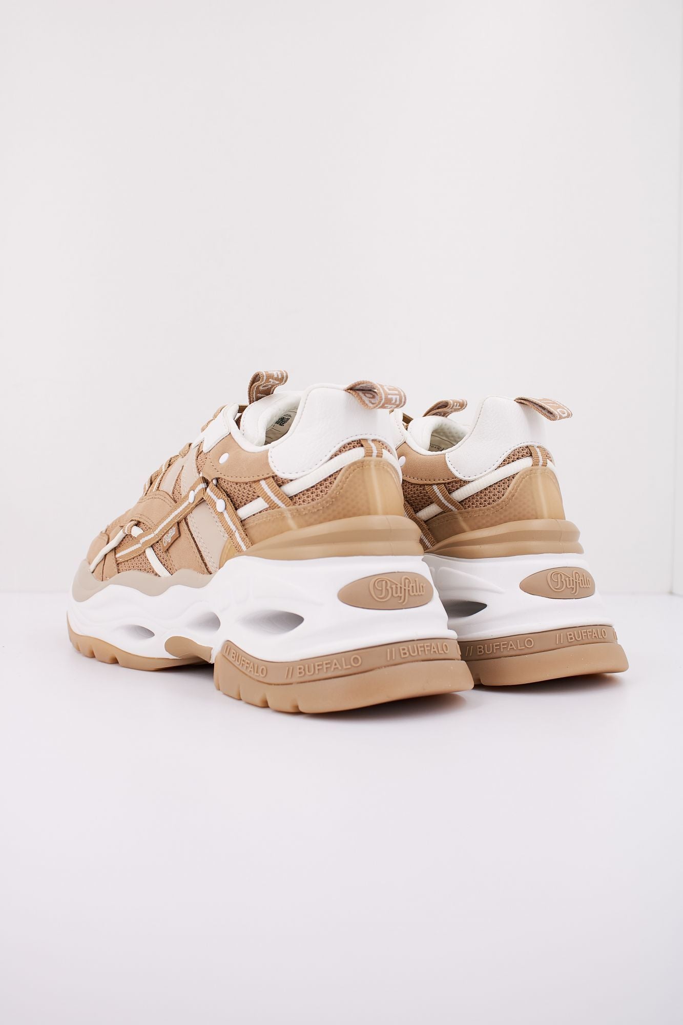 BUFFALO TRIPLET HOLLOW en color BEIS (4)