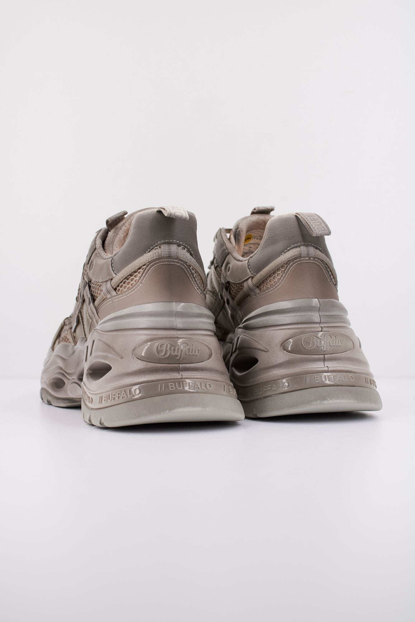 BUFFALO TRIPLET HOLLOW VNTG en color GRIS (4)