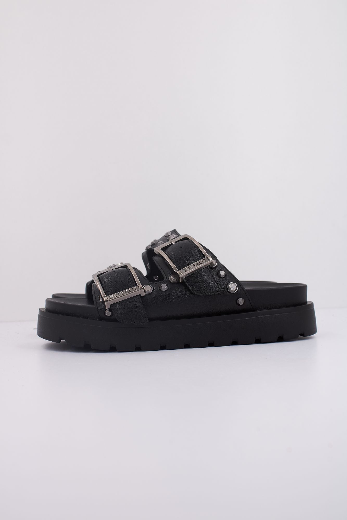 BUFFALO RAYA ARI STUD VEGAN en color NEGRO (1)