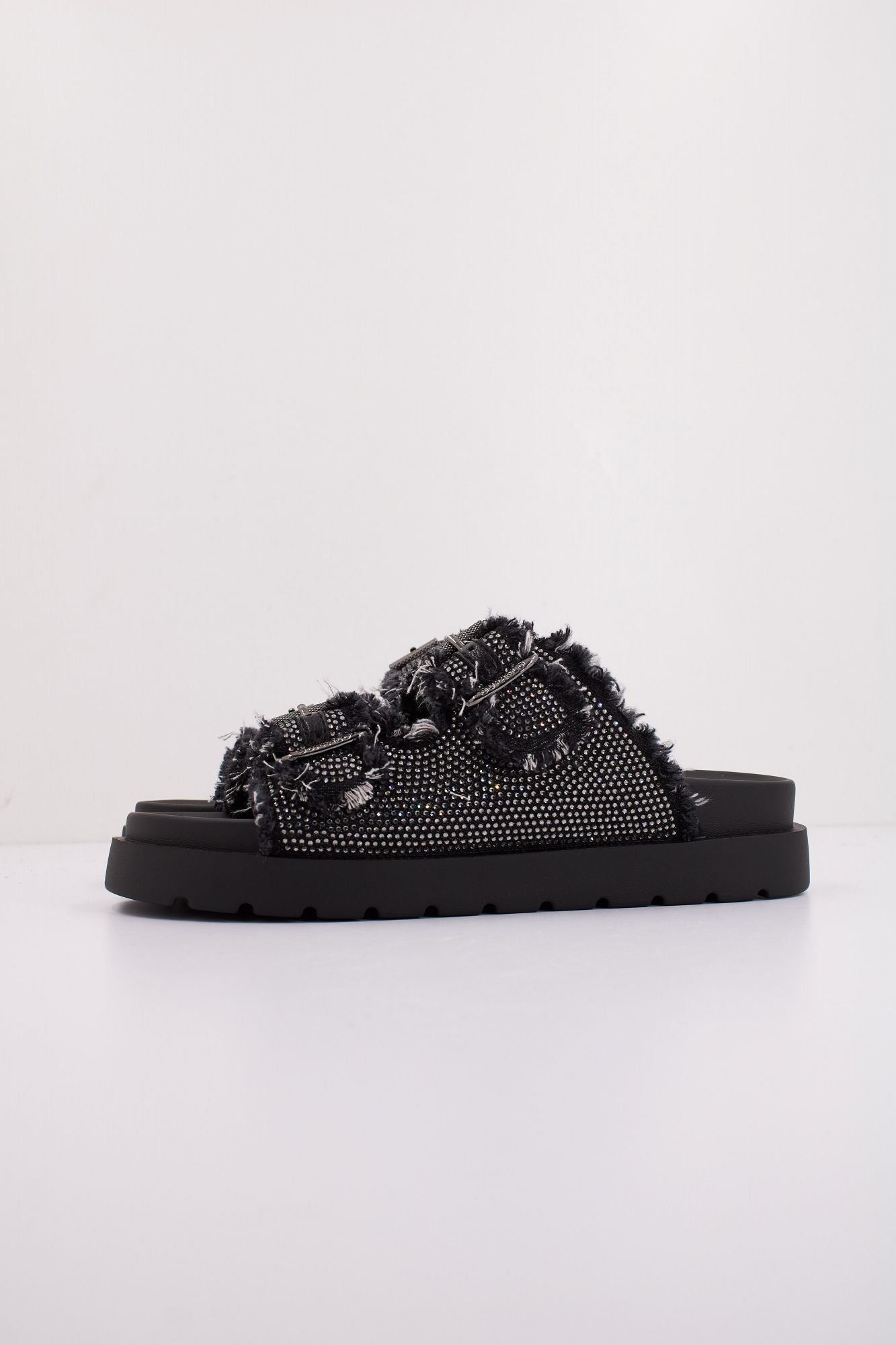 BUFFALO EVE ARI SPARK en color NEGRO (1)